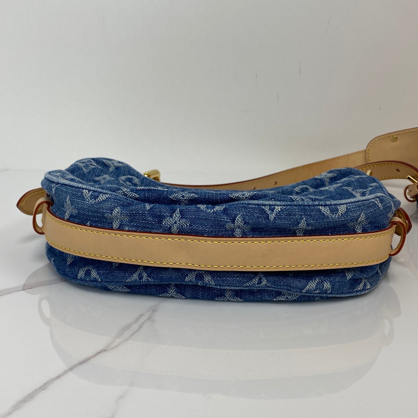 Louis Vuitton Croissant MM - Lafayette Consignment