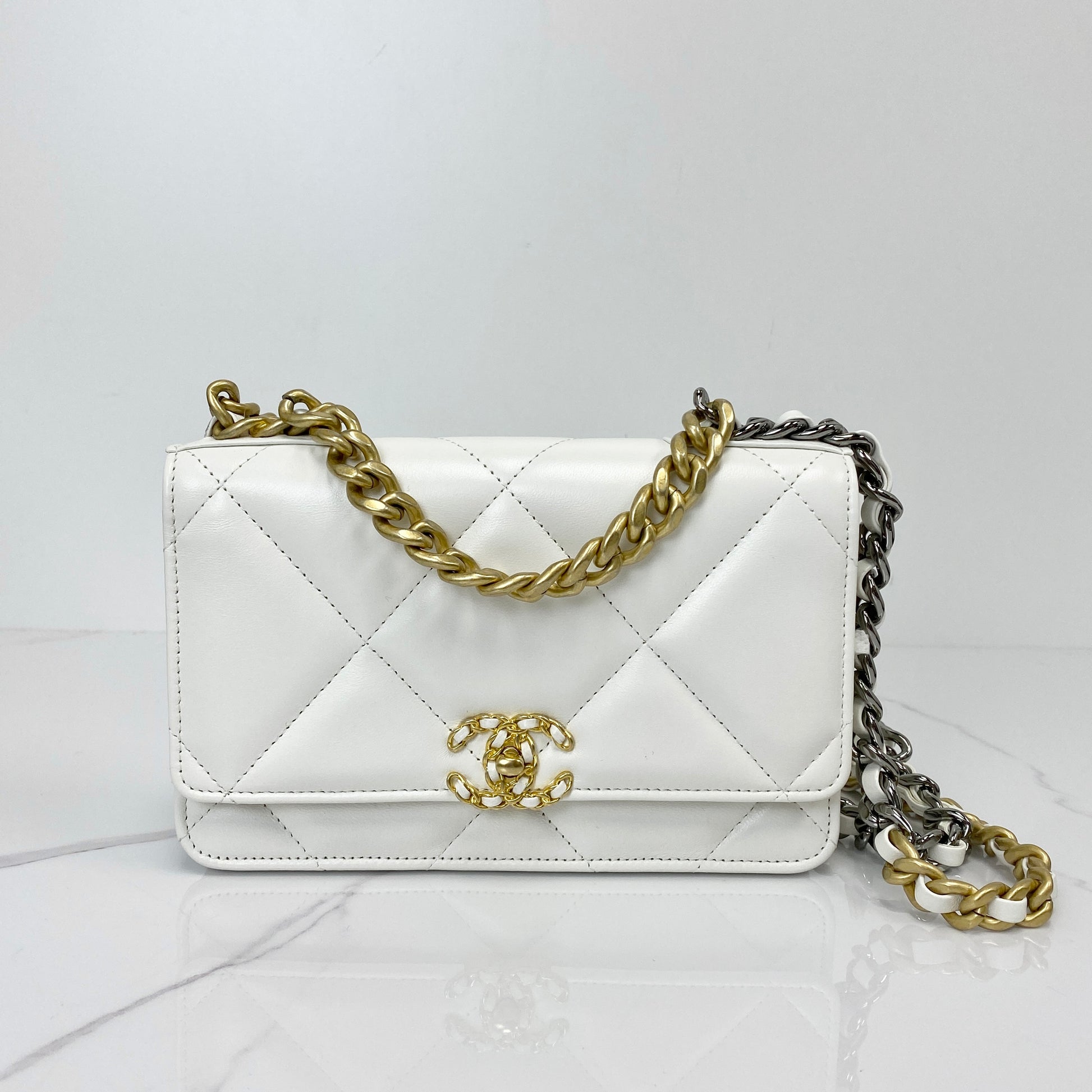 Chanel 19 Wallet on Chain - Lafayette Consignment