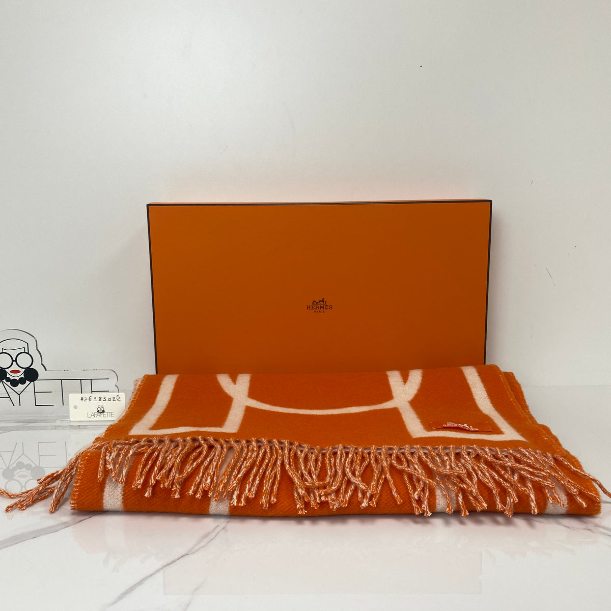 Hermès Scarf, 100% Cachemire — front view