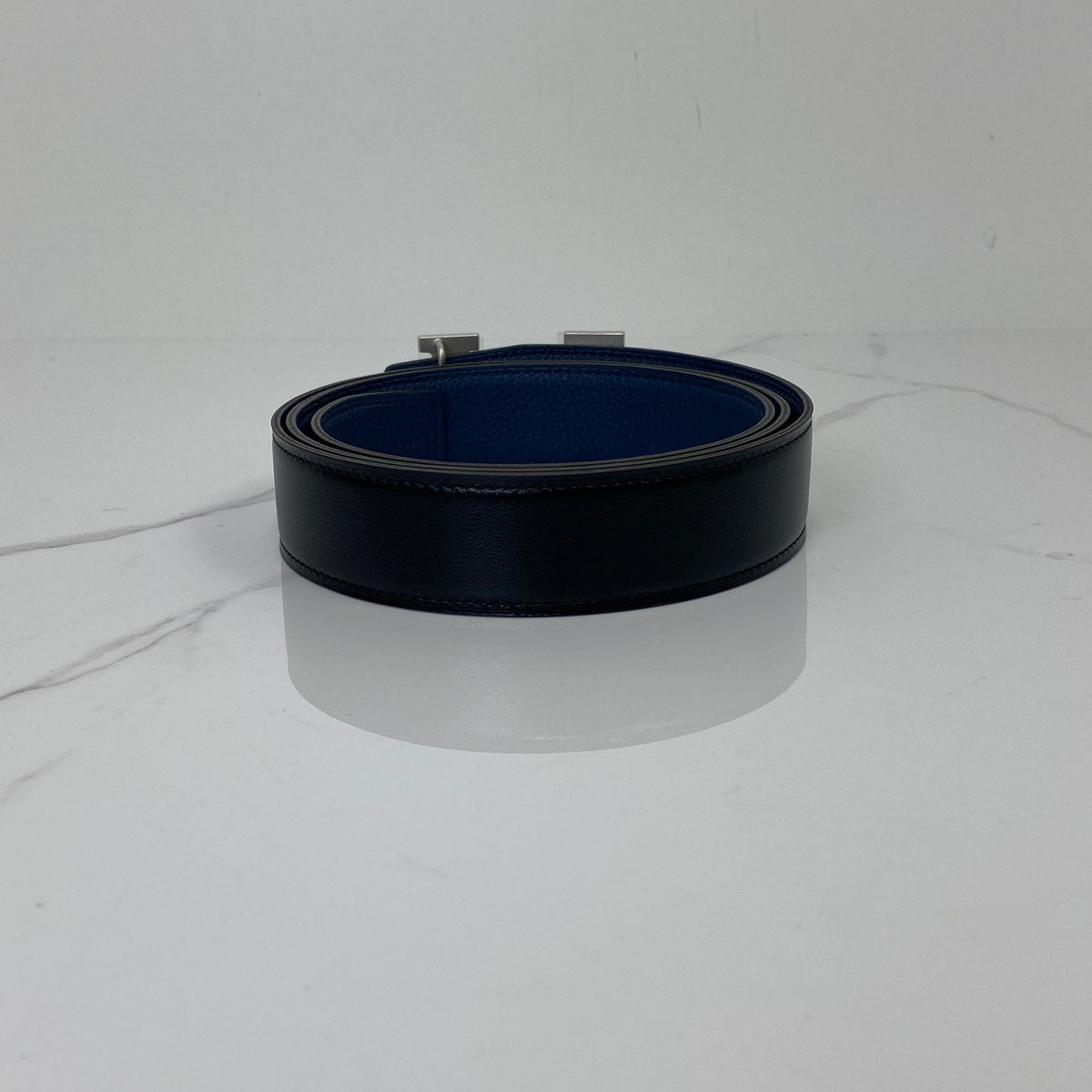 Hermès Belt, Noir/Bleu Nuit Togo Calfskin, Palladium hardware — side view
