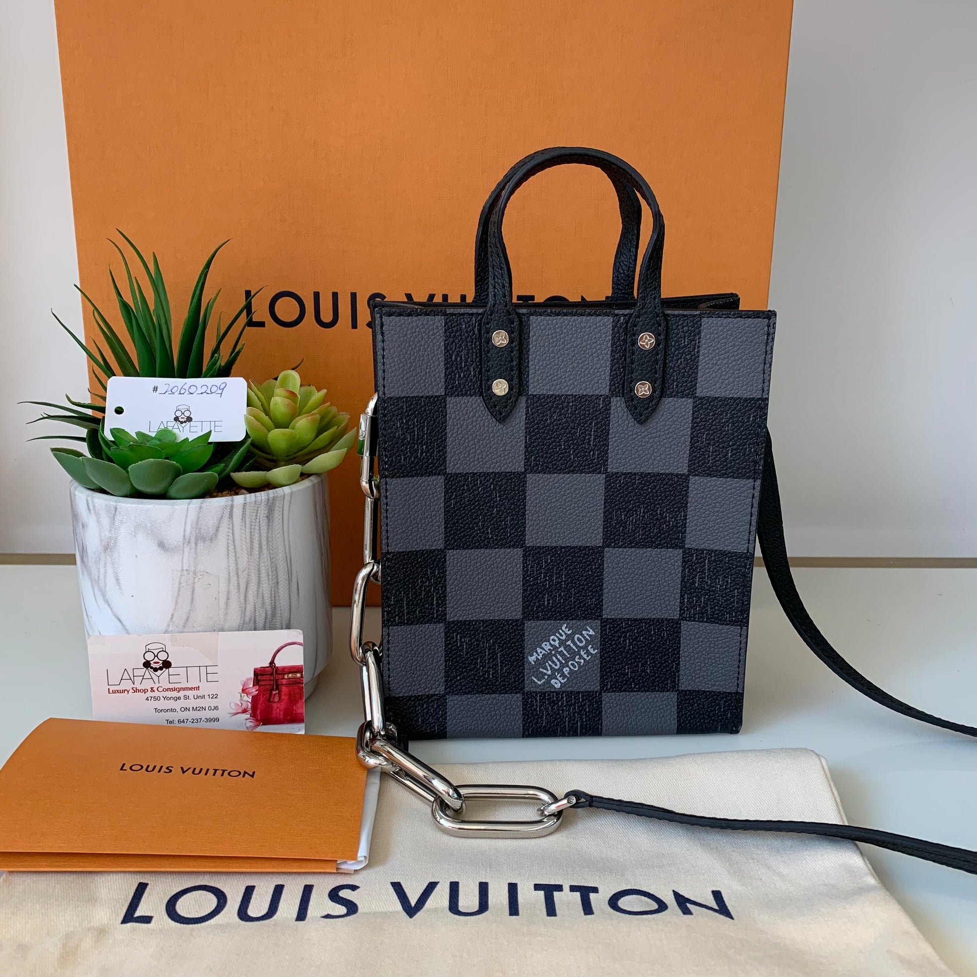 Louis Vuitton Sac plat - Lafayette Consignment