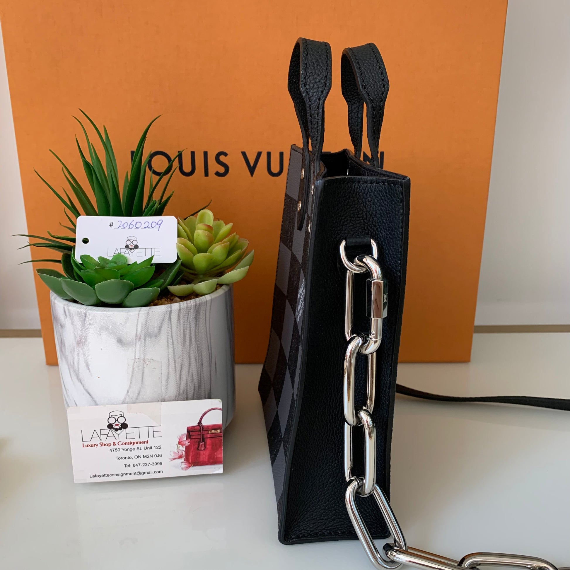 Louis Vuitton Sac plat - Lafayette Consignment