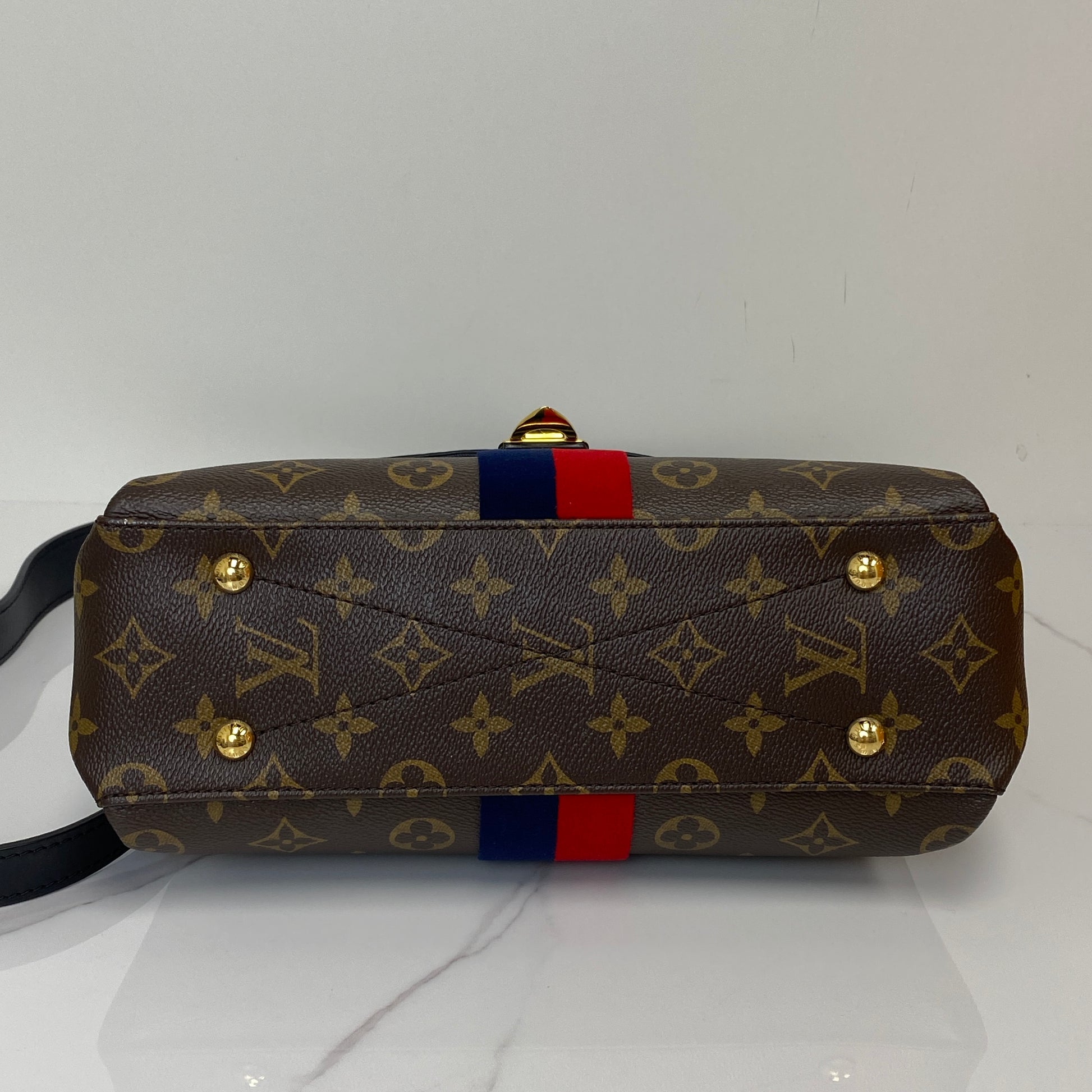 Louis Vuitton Shoulder Bag - Lafayette Consignment