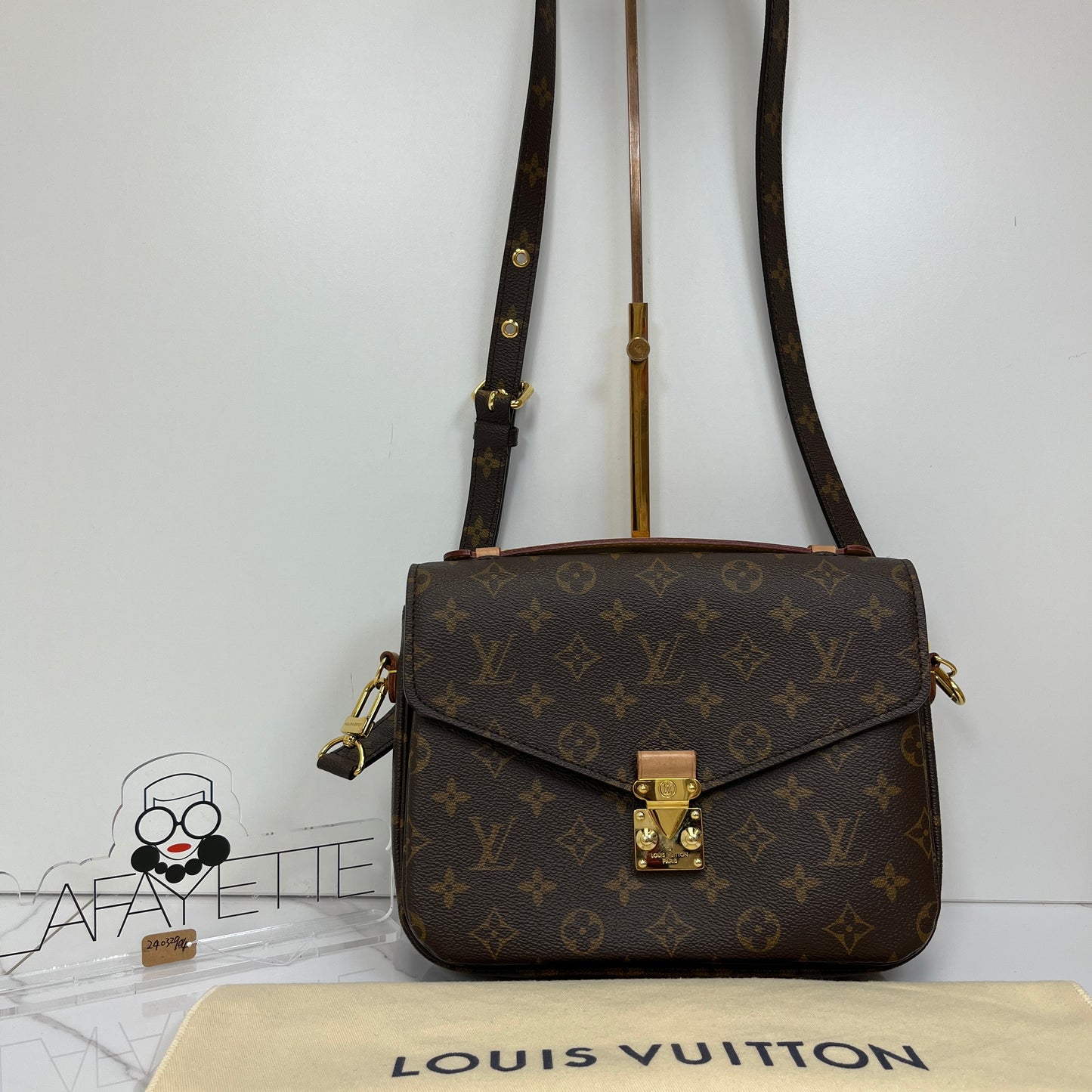 Louis Vuitton POCHETTE MÉTIS - Lafayette Consignment