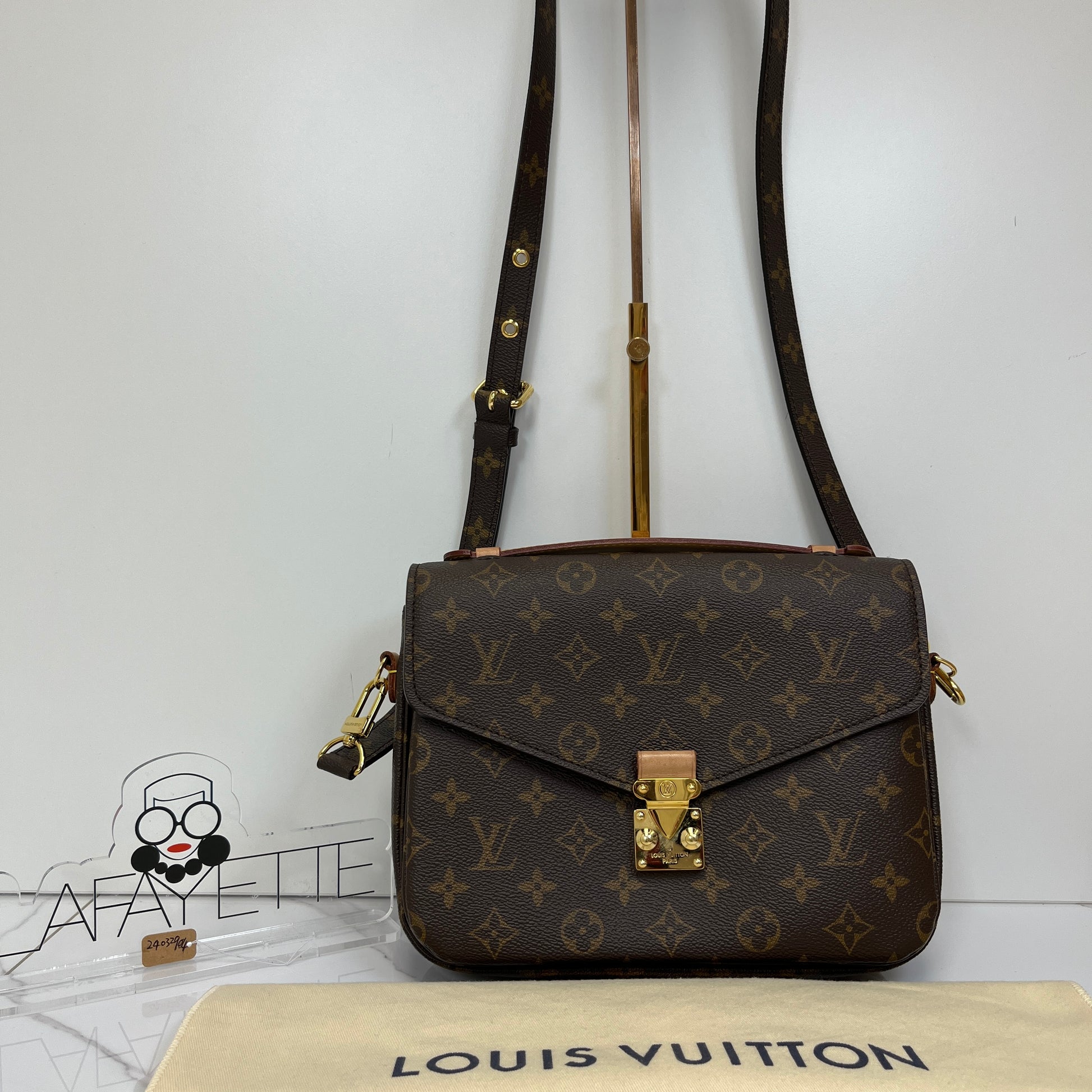 Louis Vuitton POCHETTE MÉTIS - Lafayette Consignment