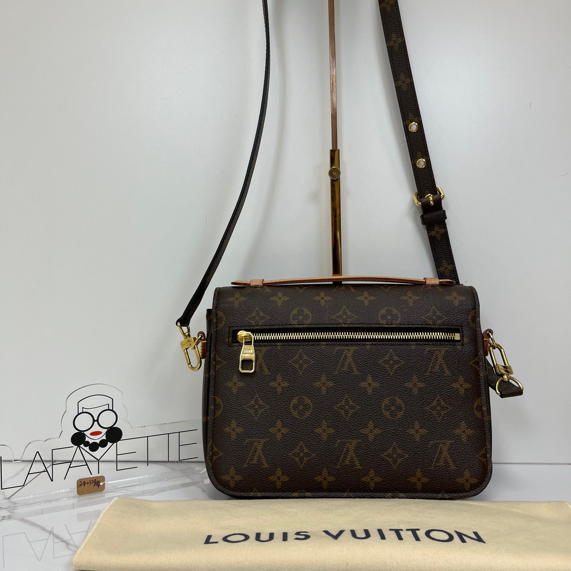 Louis Vuitton POCHETTE MÉTIS - Lafayette Consignment