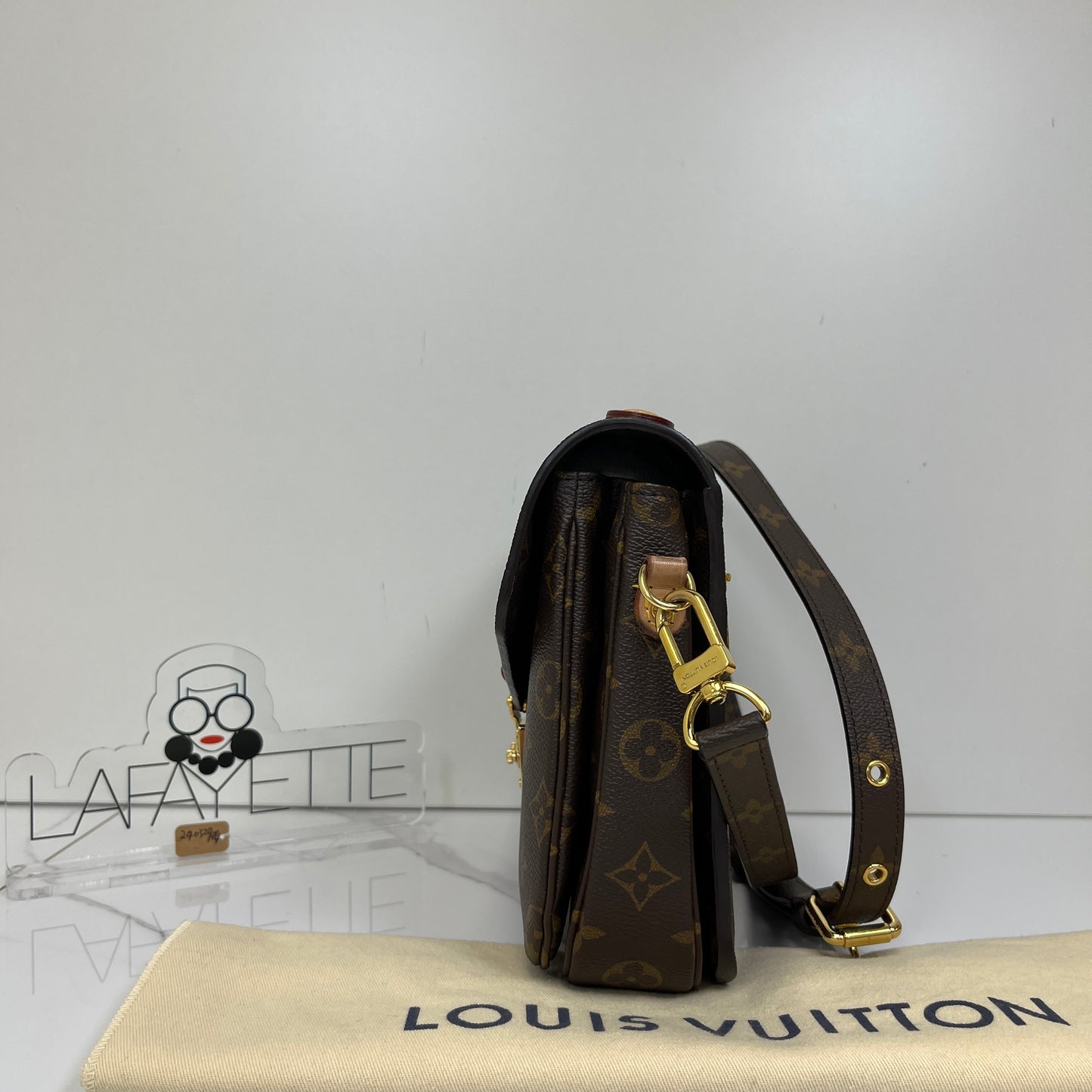 Louis Vuitton POCHETTE MÉTIS - Lafayette Consignment