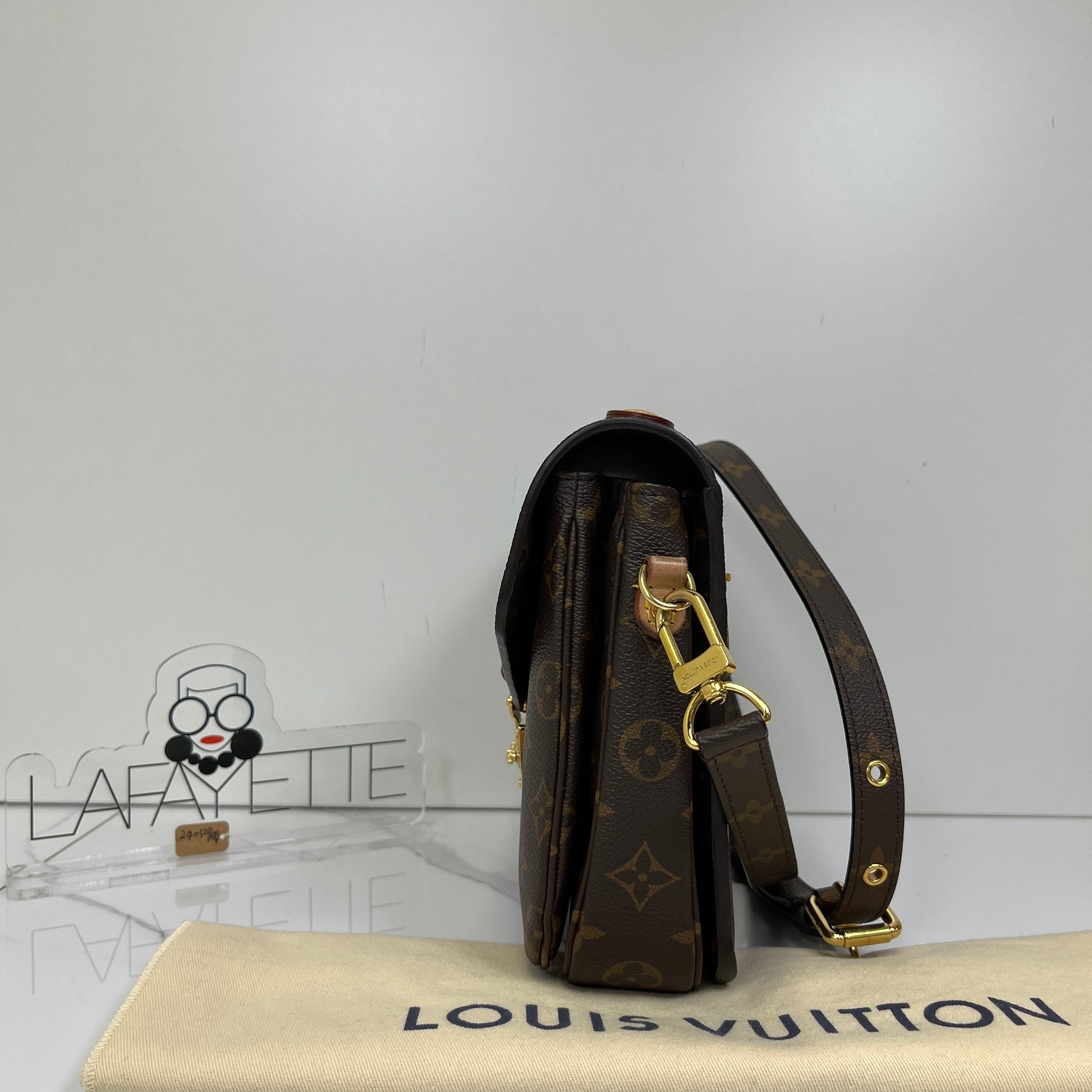 Louis Vuitton POCHETTE MÉTIS - Lafayette Consignment