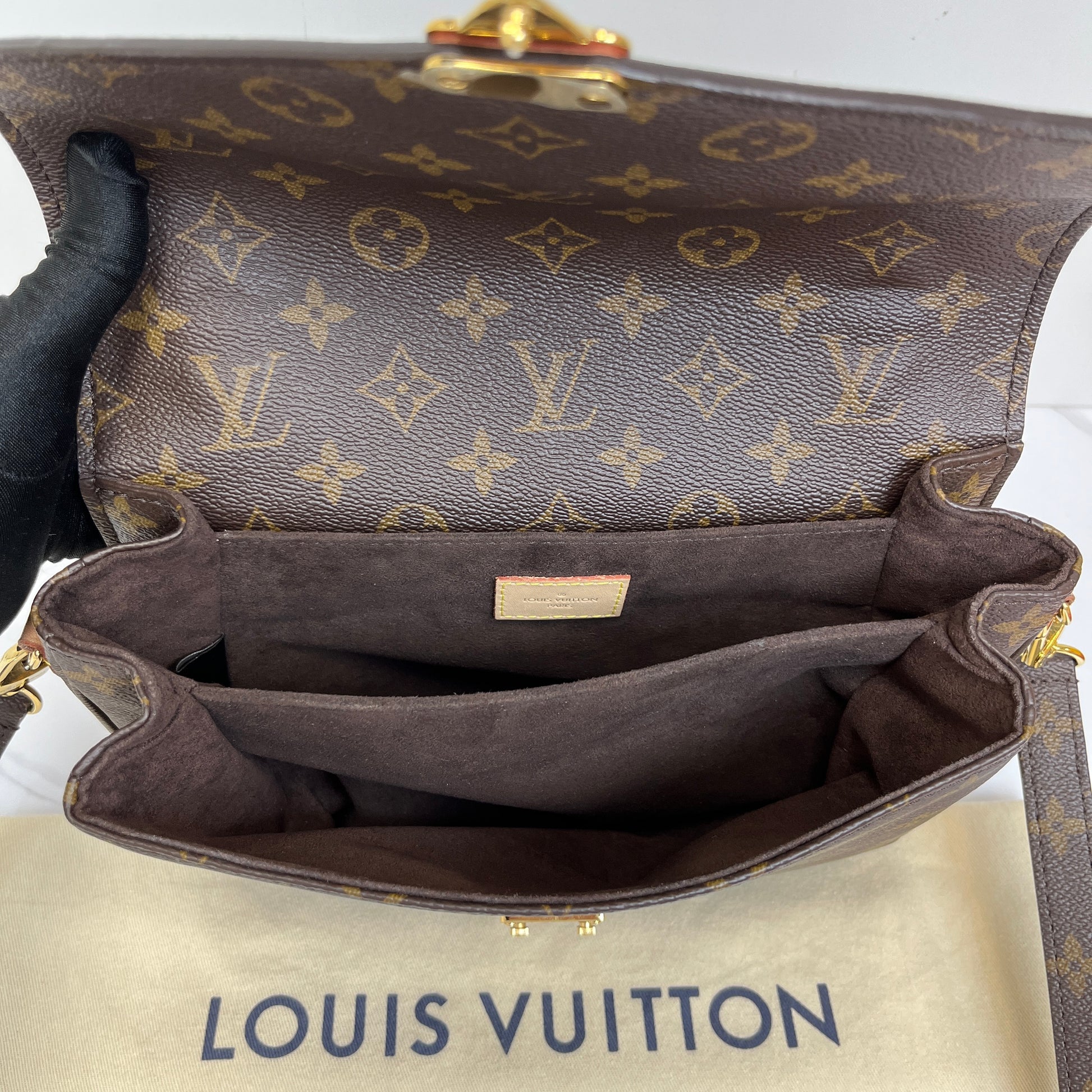 Louis Vuitton POCHETTE MÉTIS - Lafayette Consignment