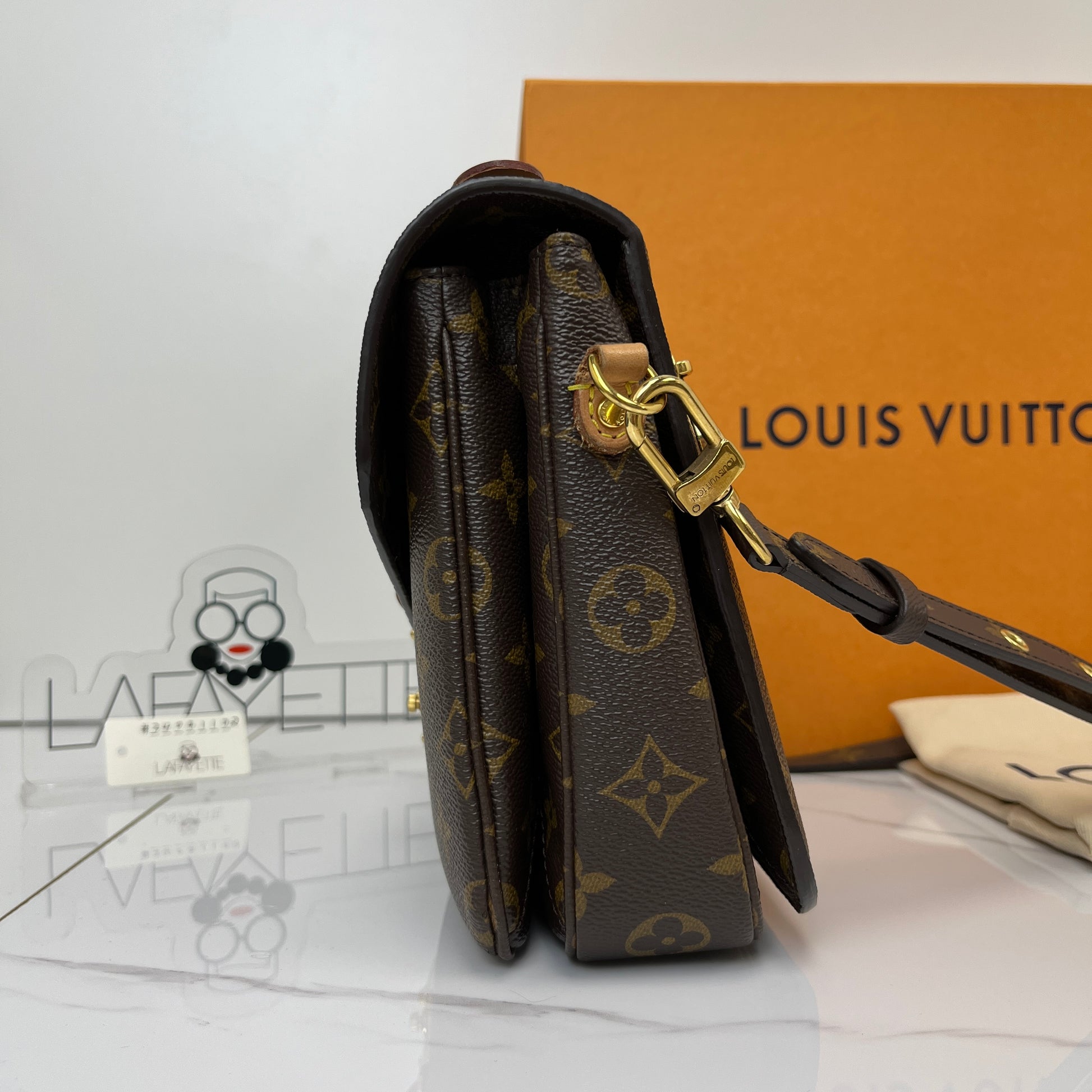 Louis Vuitton POCHETTE MÉTIS - Lafayette Consignment