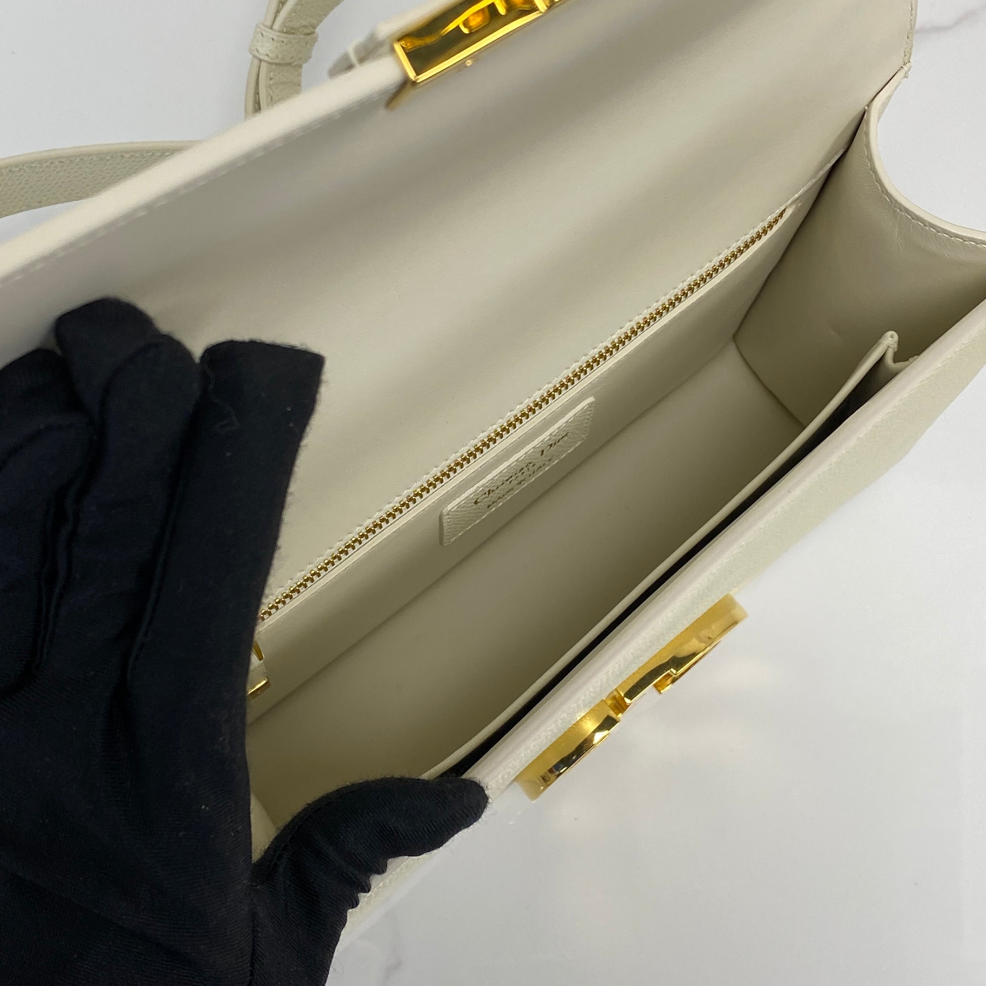 Christian Dior 30 Montaigne Bag | Lafayette Consignment