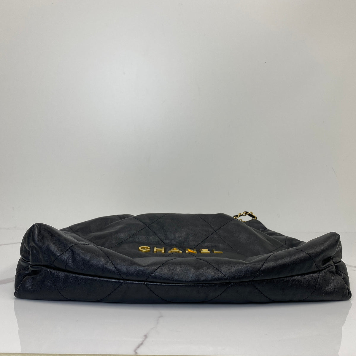 Chanel 22 Bag Medium Black Shiny Calfskin, Black Shiny Calfskin, Gold Tone — detail view 3