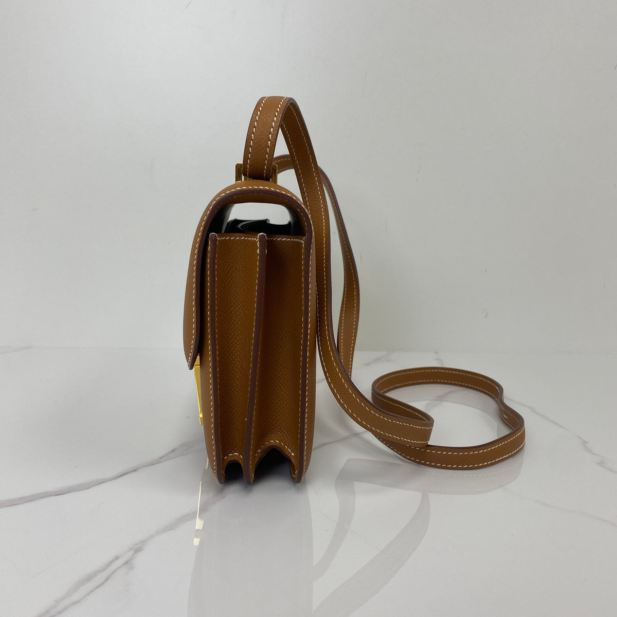 Hermès Constance 18, Gold Epsom calfskin, gold hardware — detail view 2