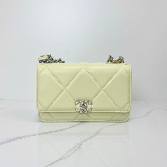Chanel 19 Wallet on Chain - photo 1