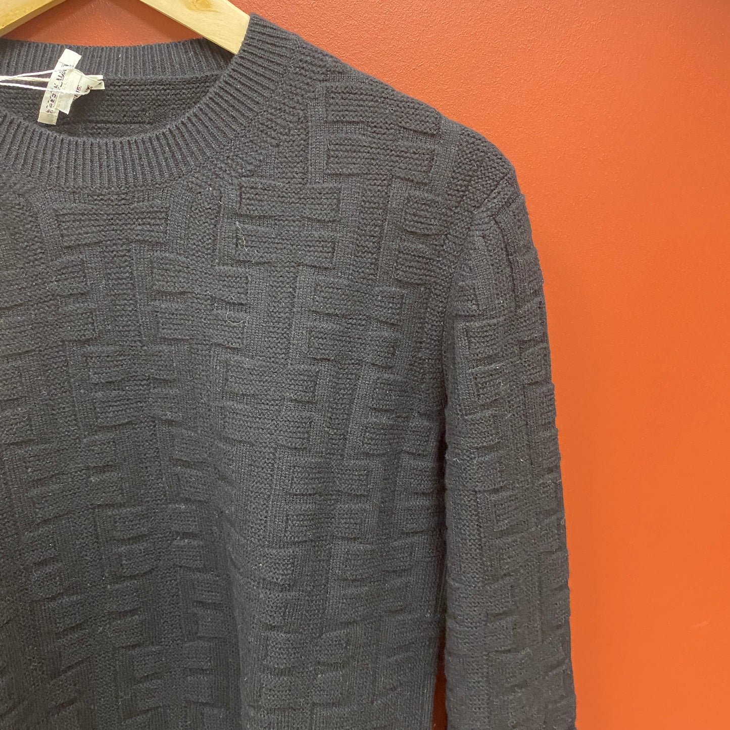 Hermès Pull Manches Longues, black virgin wool — detail view 3