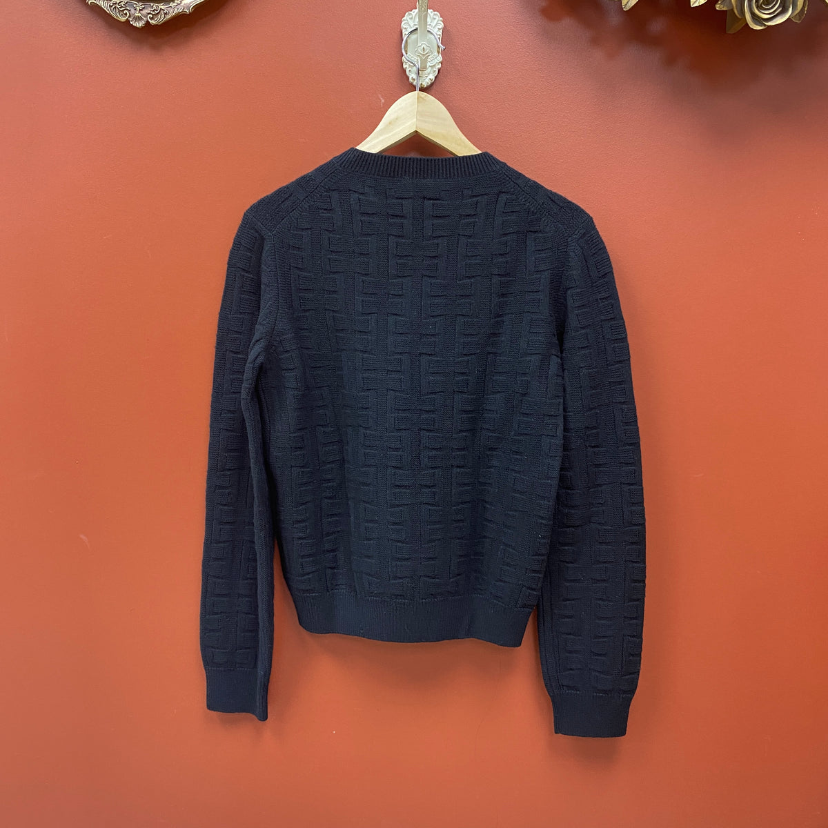Hermès Pull Manches Longues, black virgin wool — detail view 2