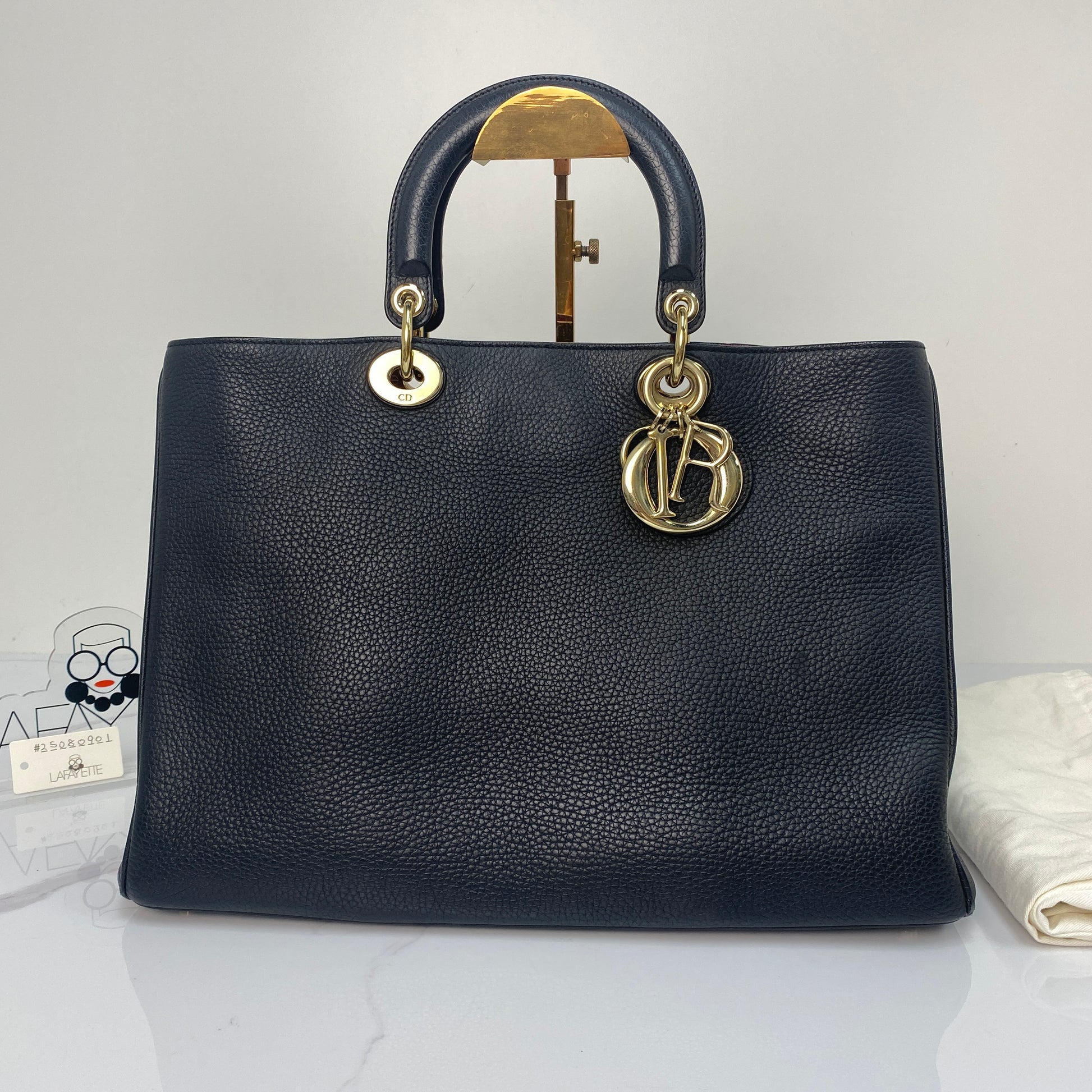 Side profile of the Dior Diorissimo Large Tote