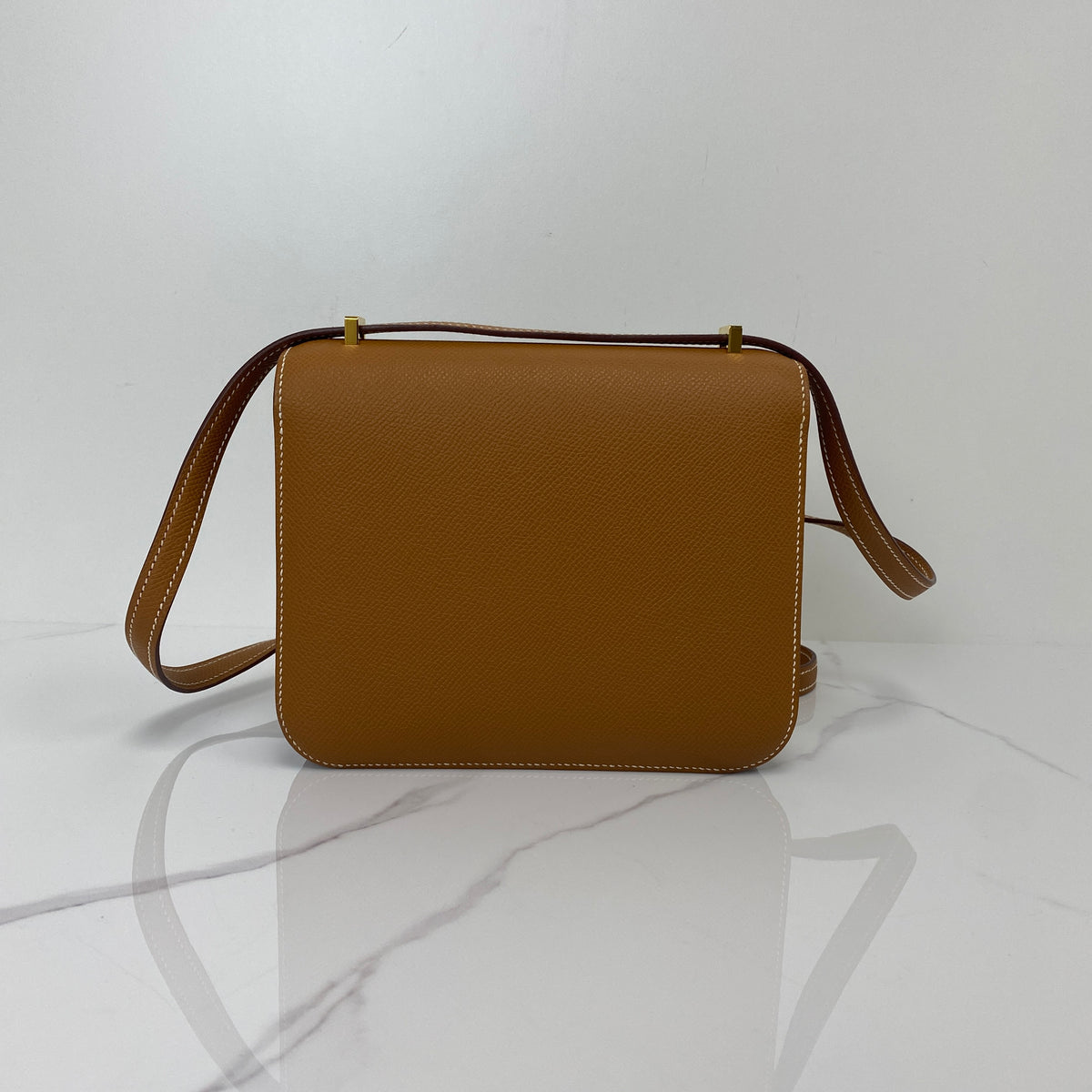 Hermès Constance 18, Gold Epsom calfskin, gold hardware — detail view 3