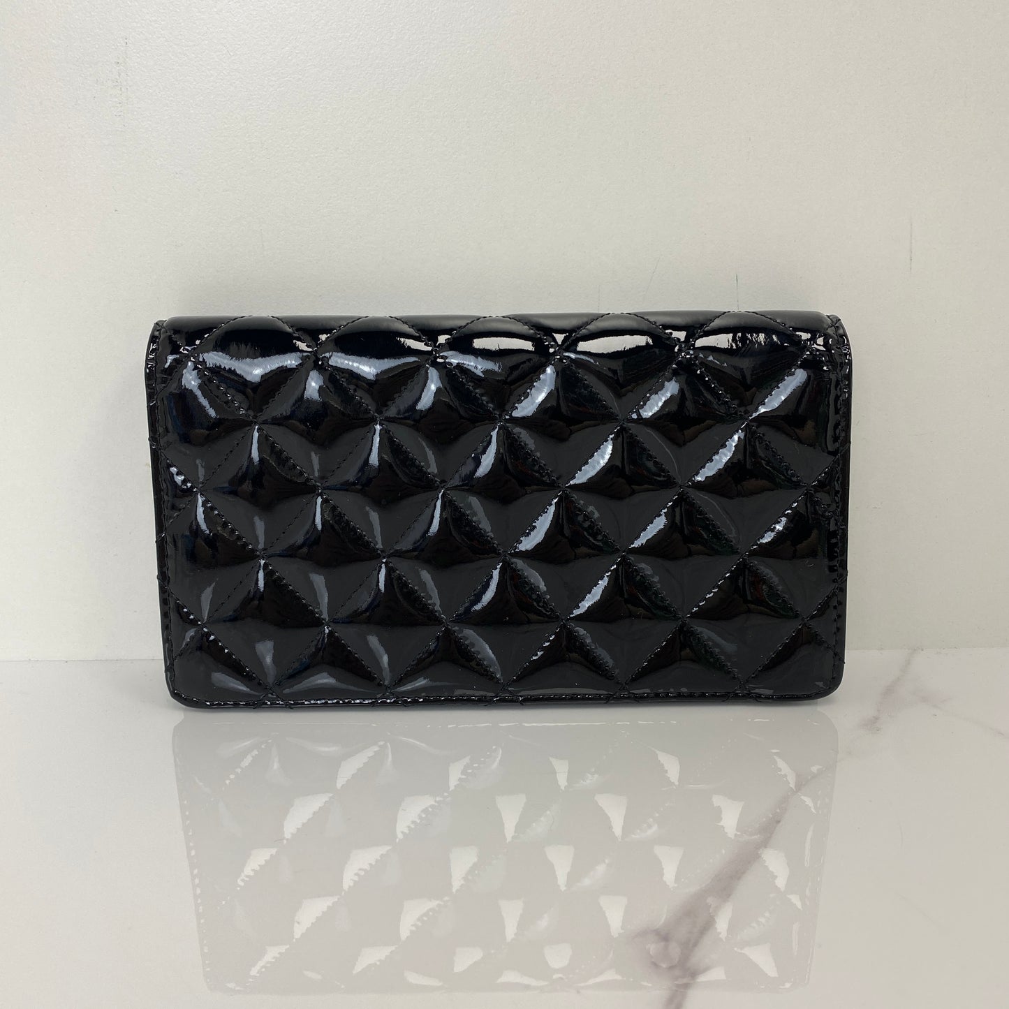 Detail of the CC clasp on the Chanel long wallet