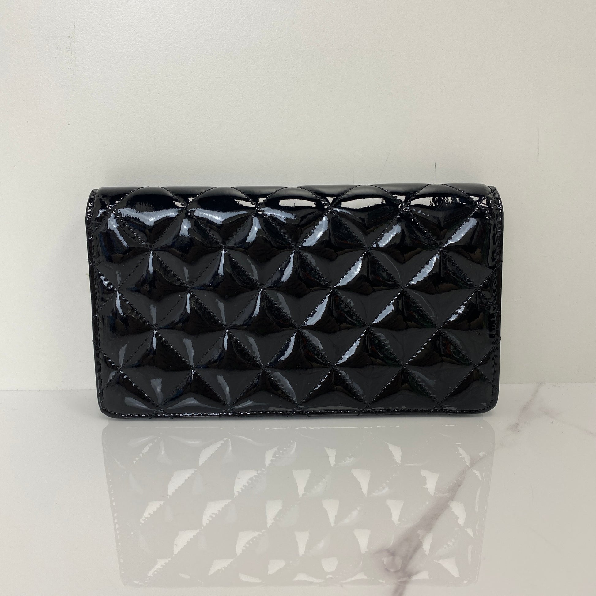 Detail of the CC clasp on the Chanel long wallet