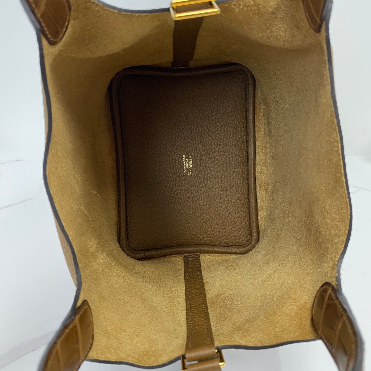 Hermès Picotin 18 Alezan, Alezan Clemence Leather / Crocodile Handles, Gold — detail view 5