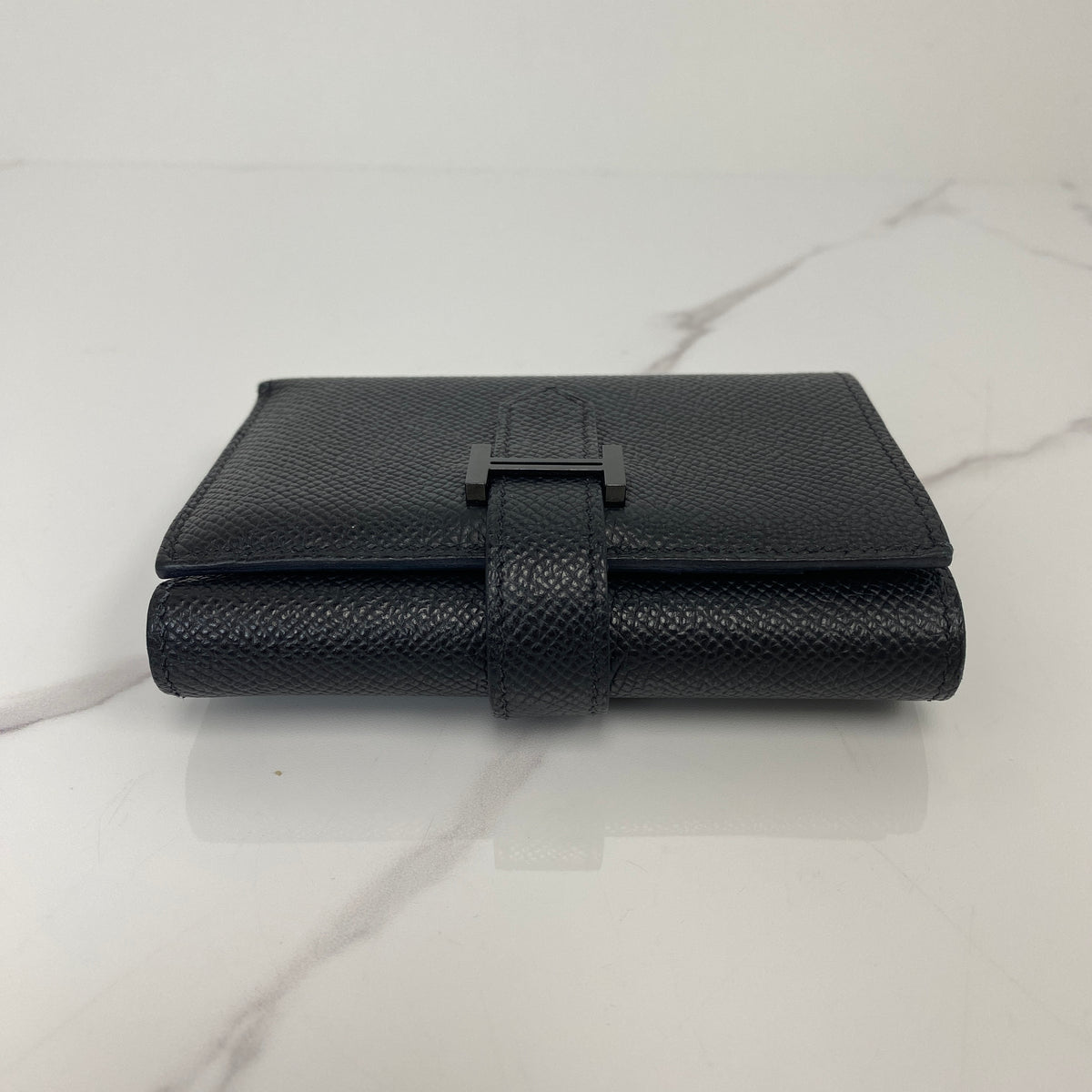 Hermès Béarn Monochrome Wallet Noir — H clasp detail
