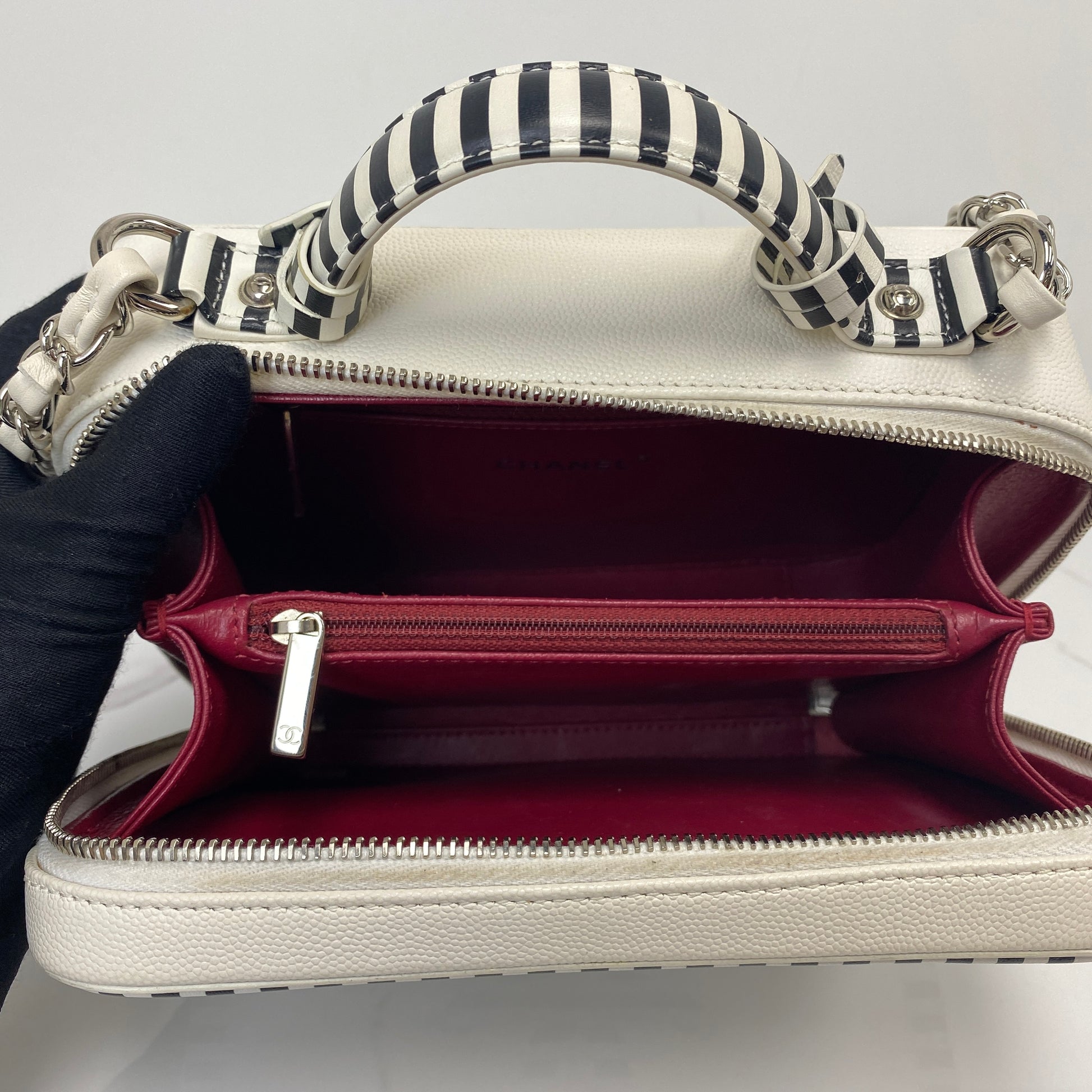 Chanel Filigree Vanity Case - photo 6