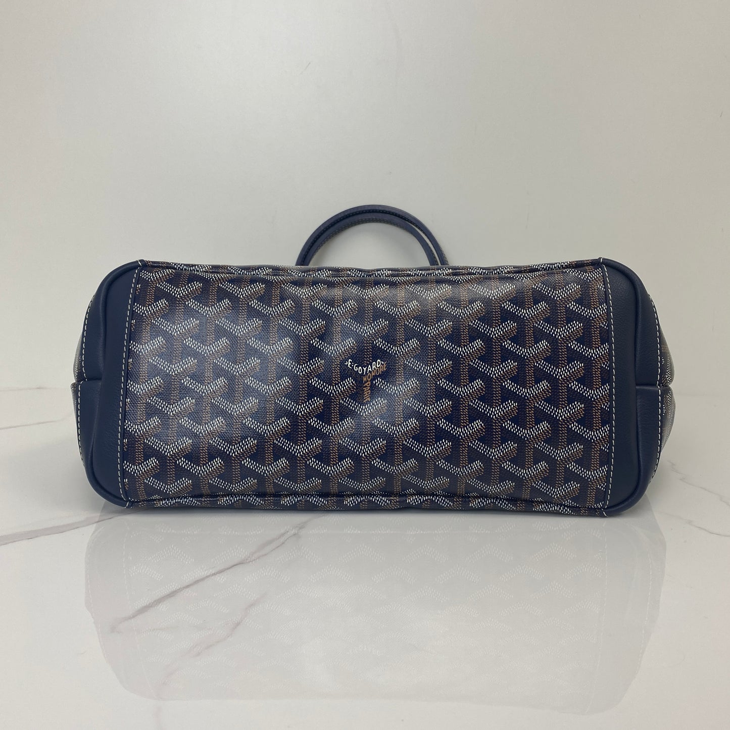 Base of the Goyard Artois PM with leather corner trim
