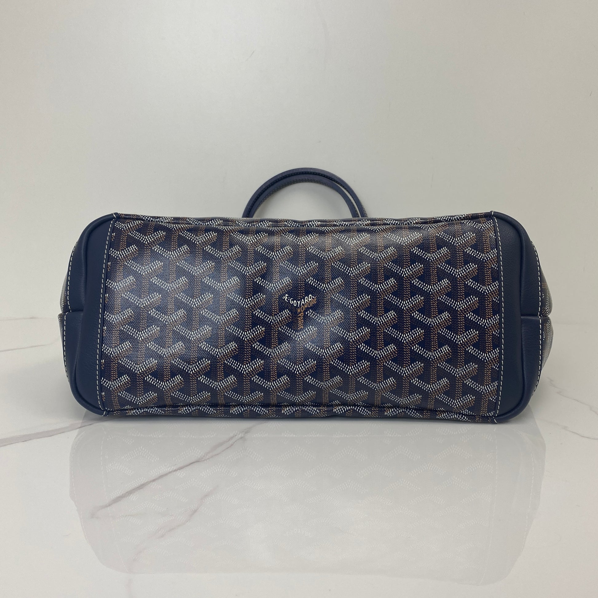 Base of the Goyard Artois PM with leather corner trim