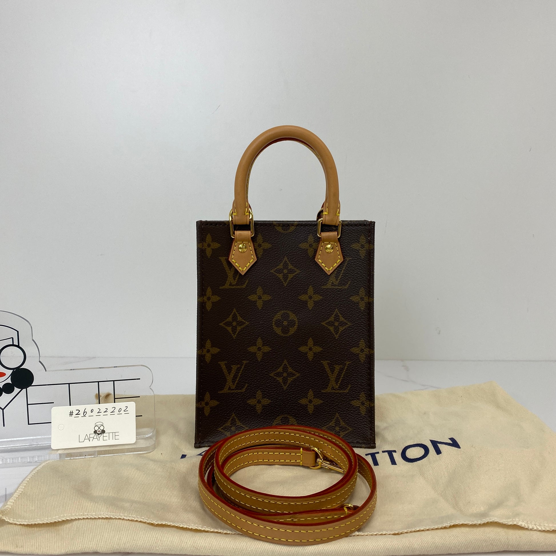 Front view of the LV Petit Sac Plat