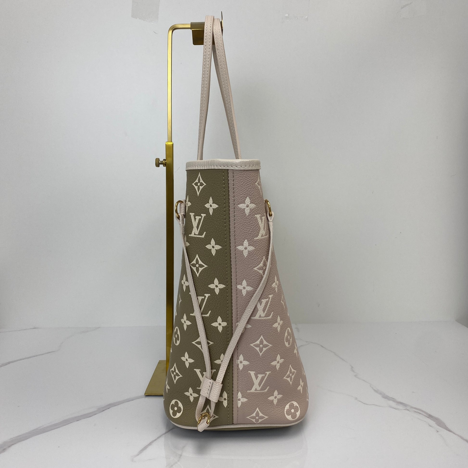 Side profile of the Louis Vuitton Neverfull MM with cinch straps