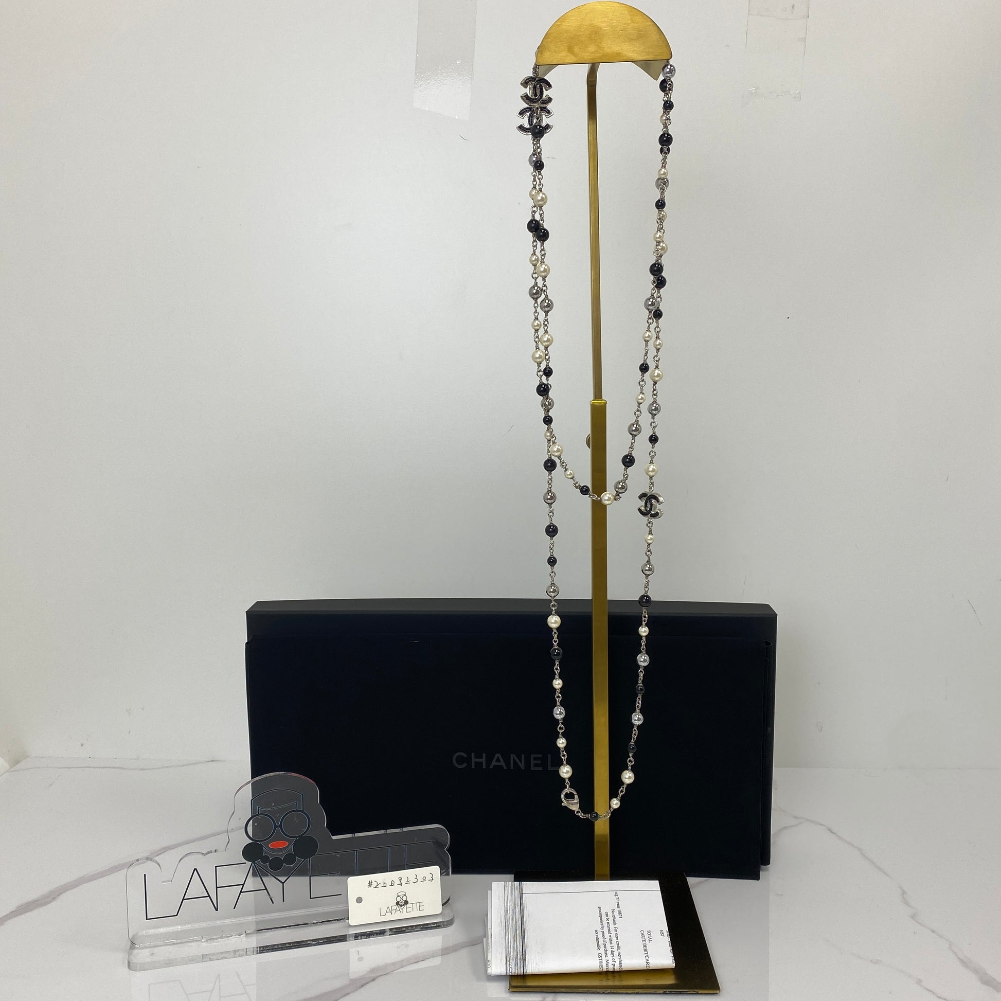 Chanel necklace with its original box, receipt and jewelry box as included