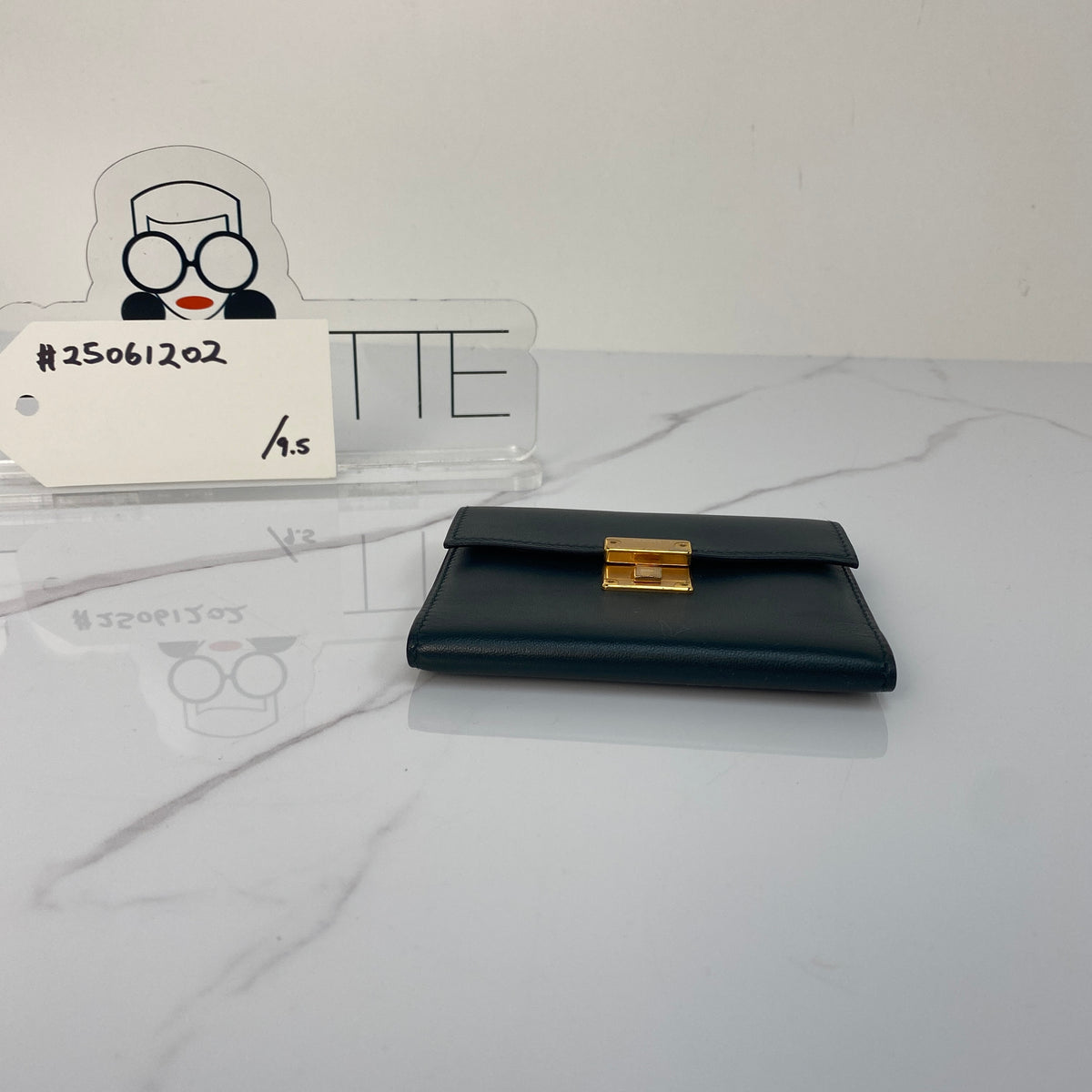 Hermès Clic 12 Wallet, black Swift calfskin, gold hardware — detail view 5