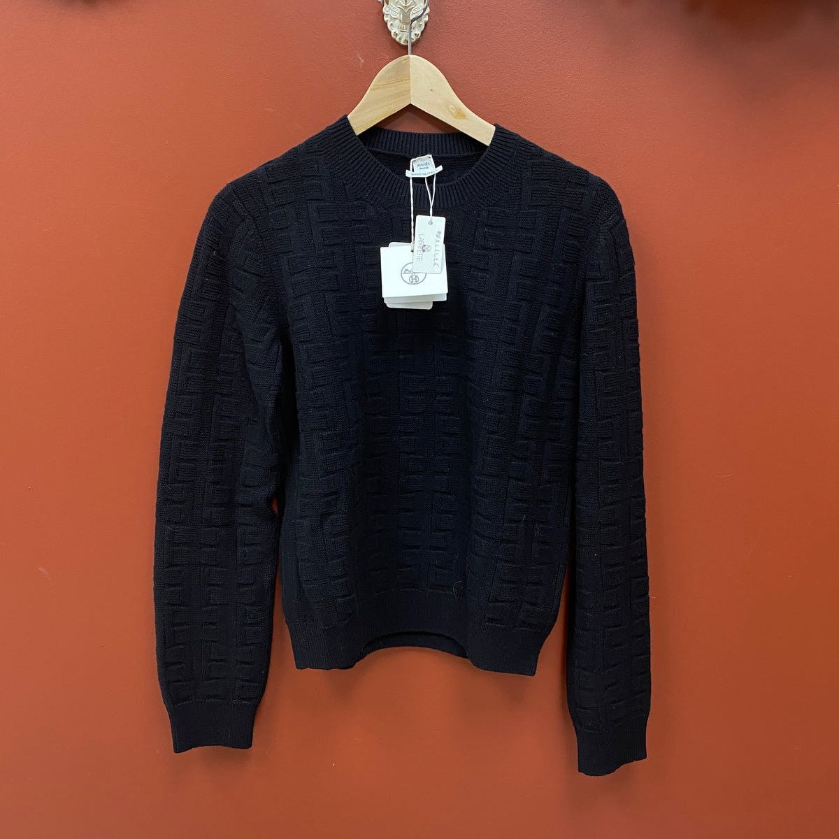 Hermès Pull Manches Longues, black virgin wool — detail view 1
