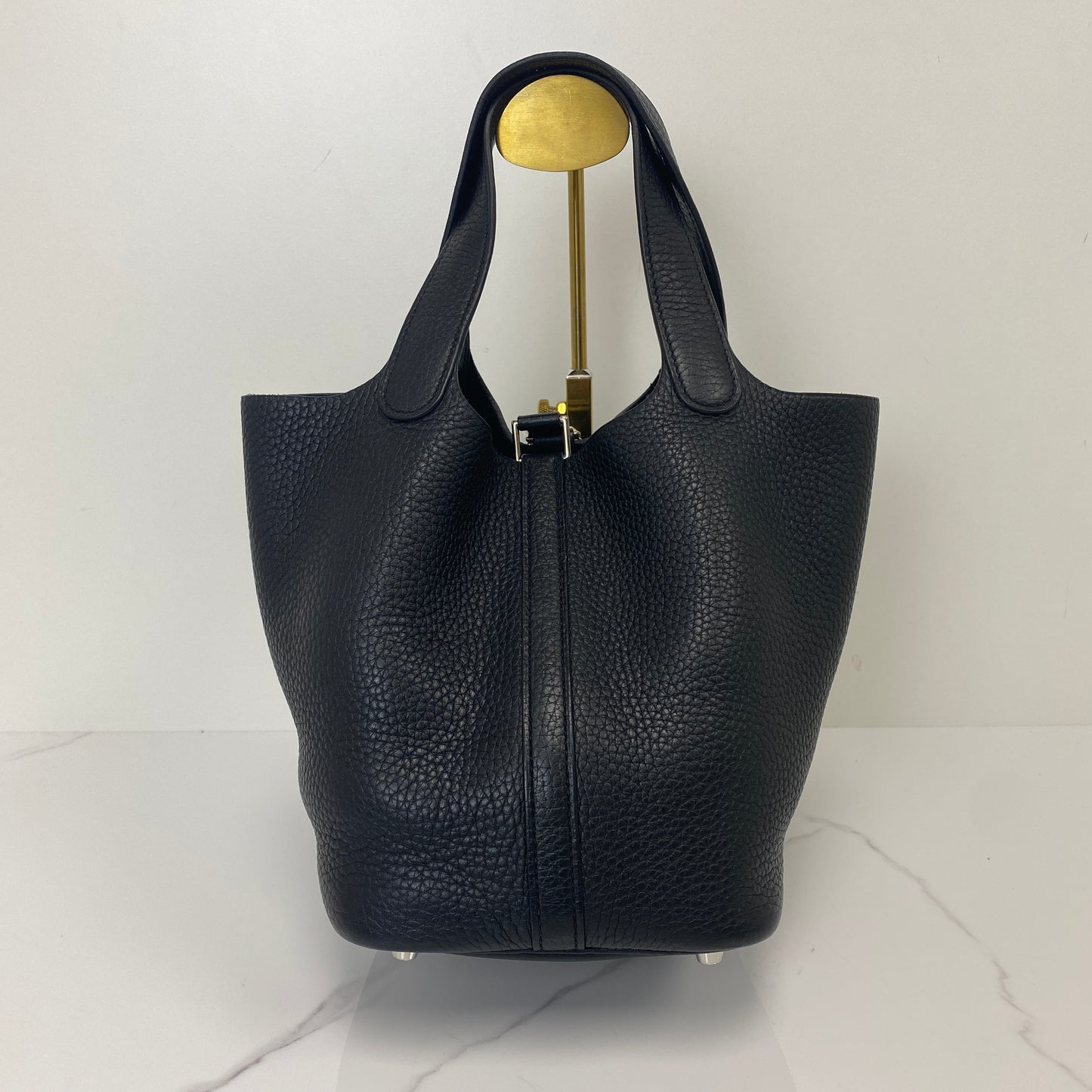 Hermès Picotin 18 Noir — lock and key detail