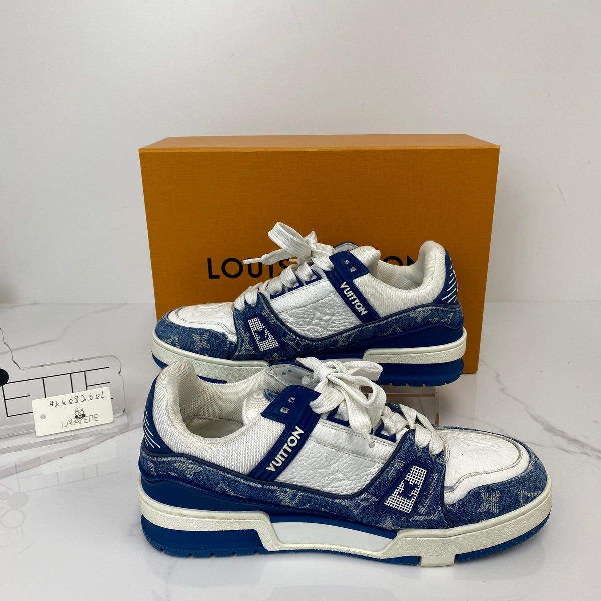 Louis Vuitton Trainer Sneakers, light blue calf leather and Monogram denim — detail view 1
