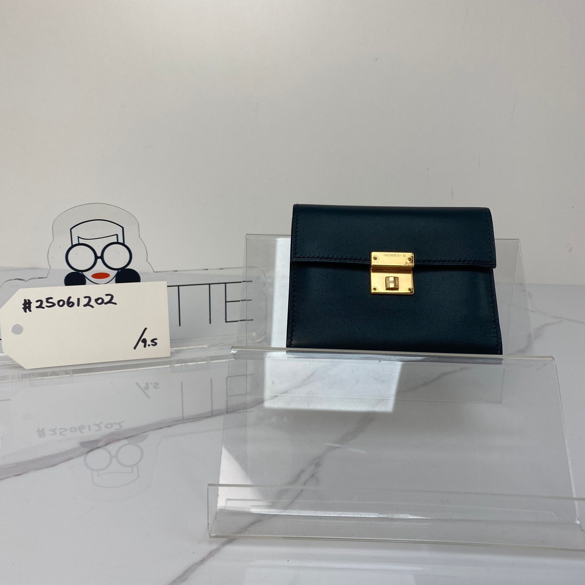 Hermès Clic 12 Wallet, black Swift calfskin, gold hardware — detail view 1