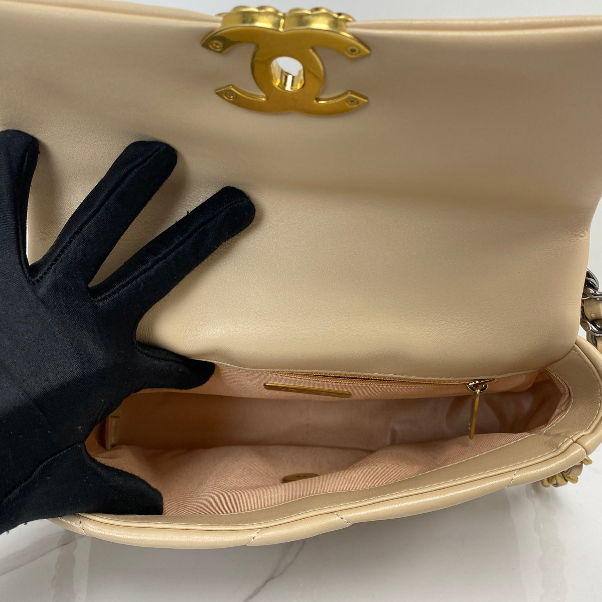 Chanel 19 Bag Beige Lambskin, Beige Lambskin, Mixed Gold, Silver and Ruthenium Tone — detail view 4