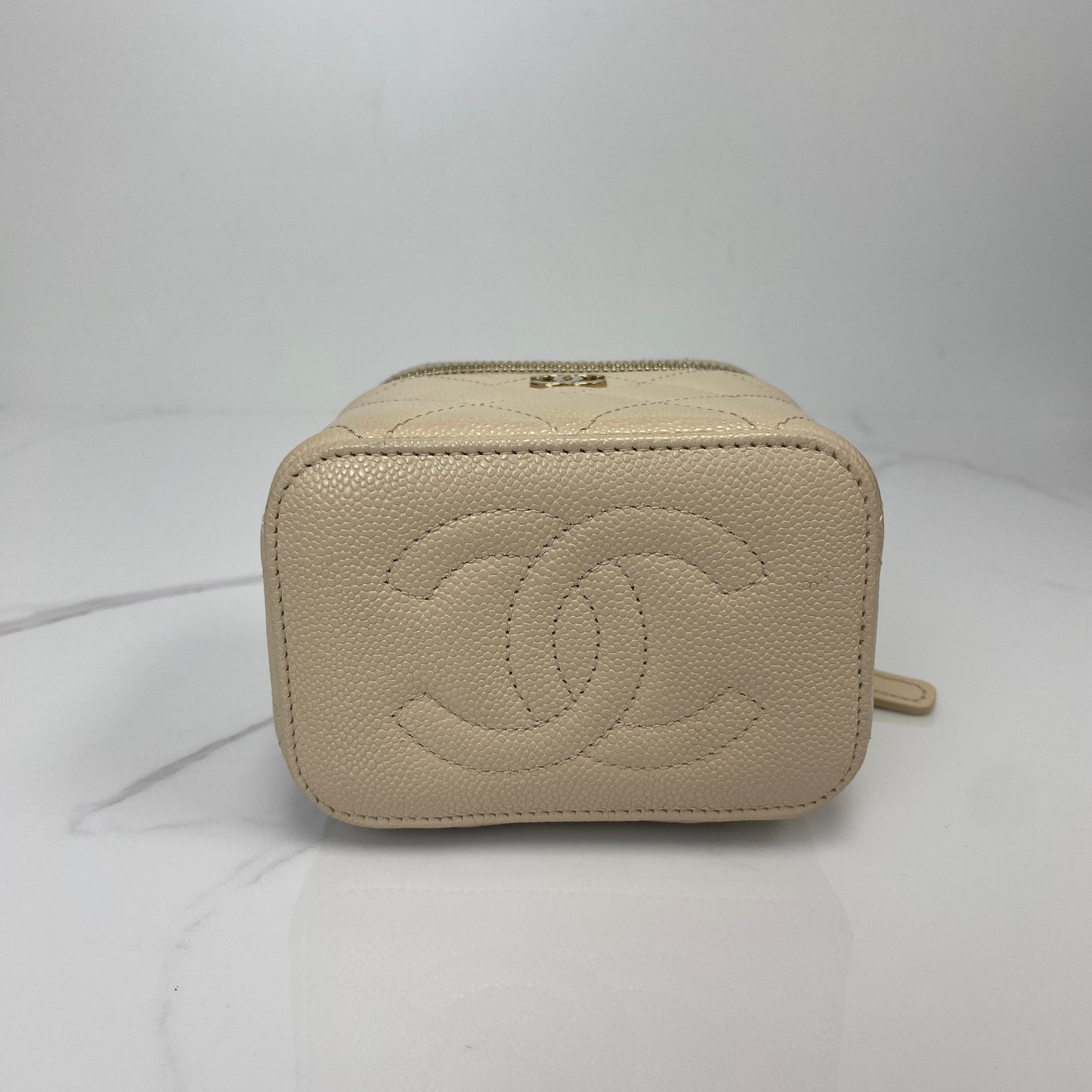 Chanel Vanity Case with Chain - photo 6