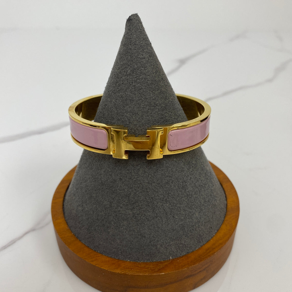 Hermès Clic H Bracelet Rose Candeur — H clasp detail