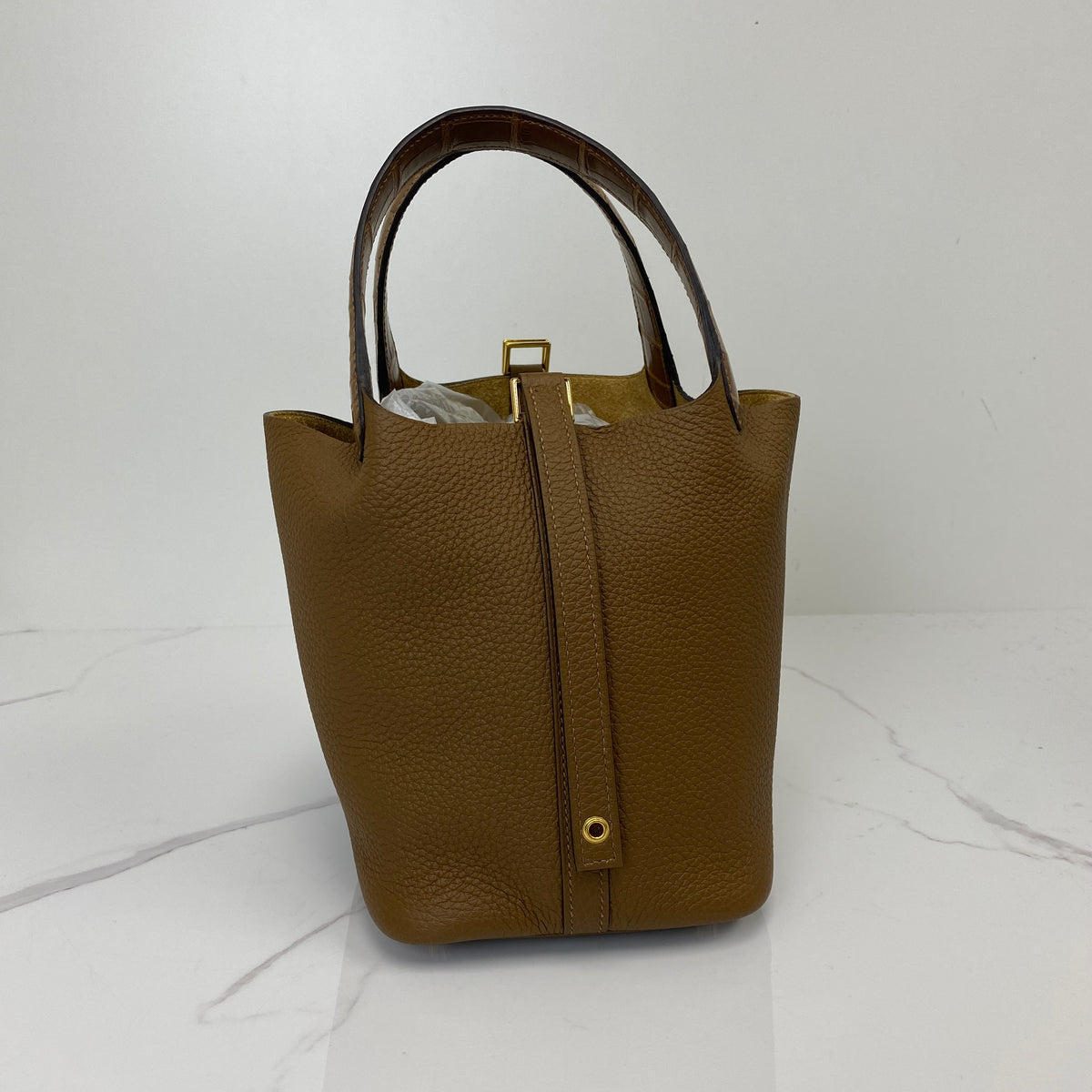 Hermès Picotin 18 Alezan, Alezan Clemence Leather / Crocodile Handles, Gold — detail view 3