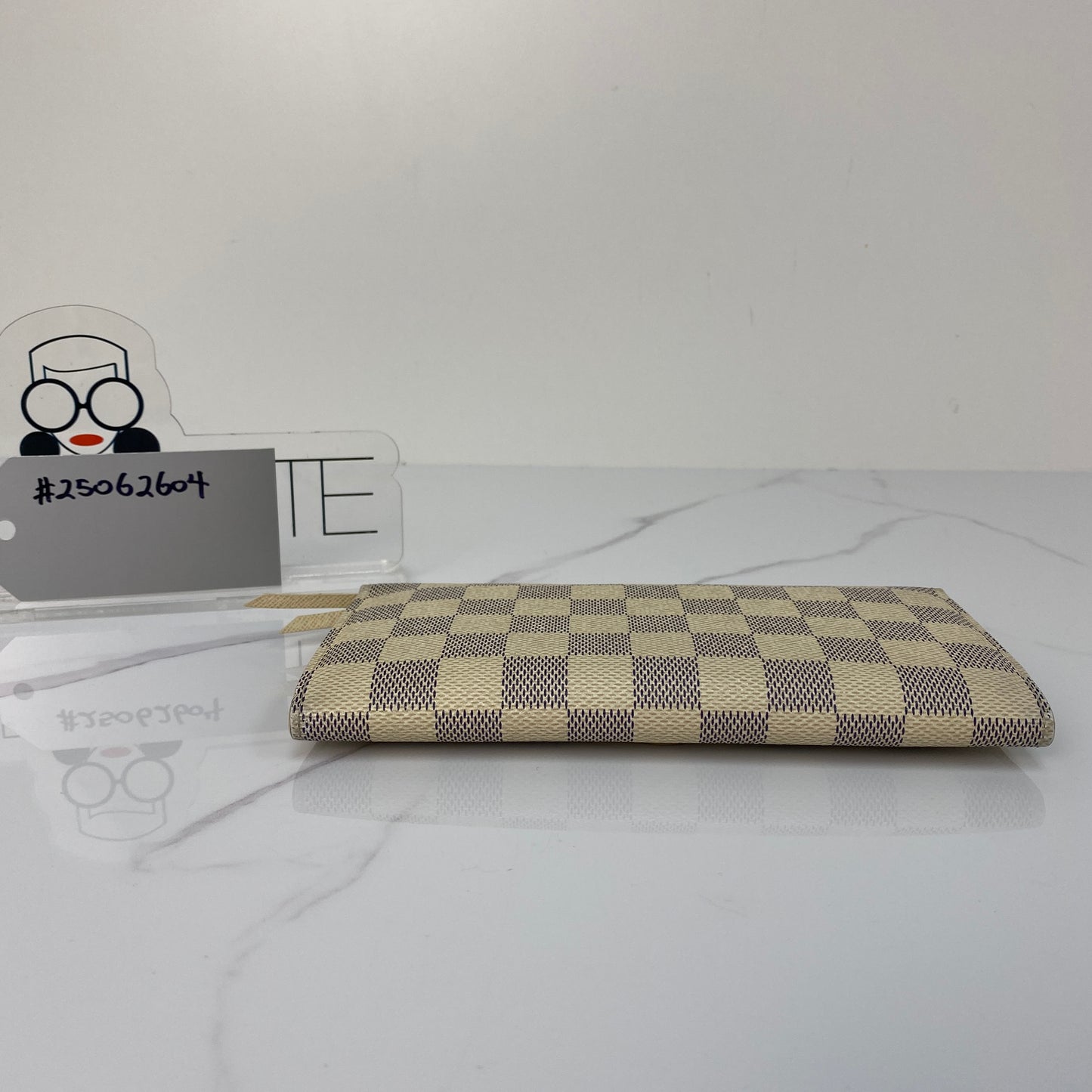 Detail of the flap closure on the Sarah Wallet