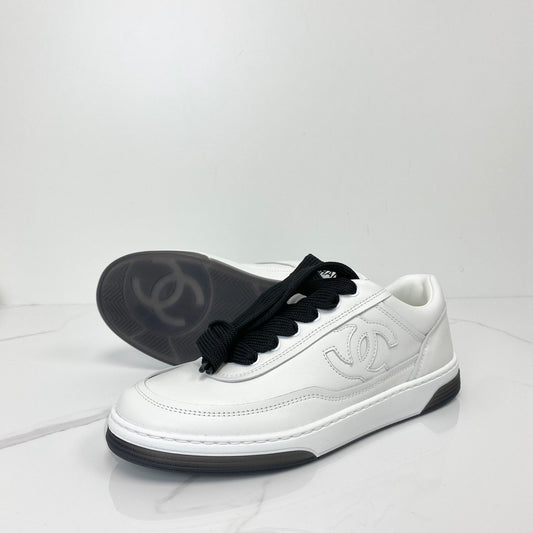 Chanel sneakers in white and black calfskin, size 35.5