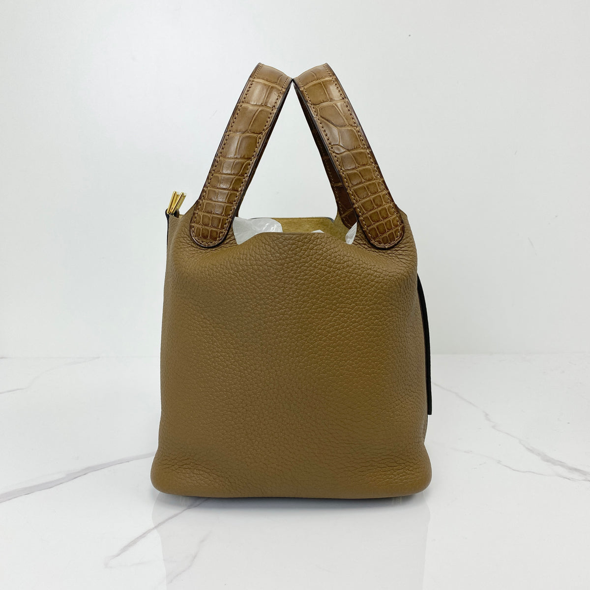 Hermès Picotin 18 Alezan, Alezan Clemence Leather / Crocodile Handles, Gold — front view