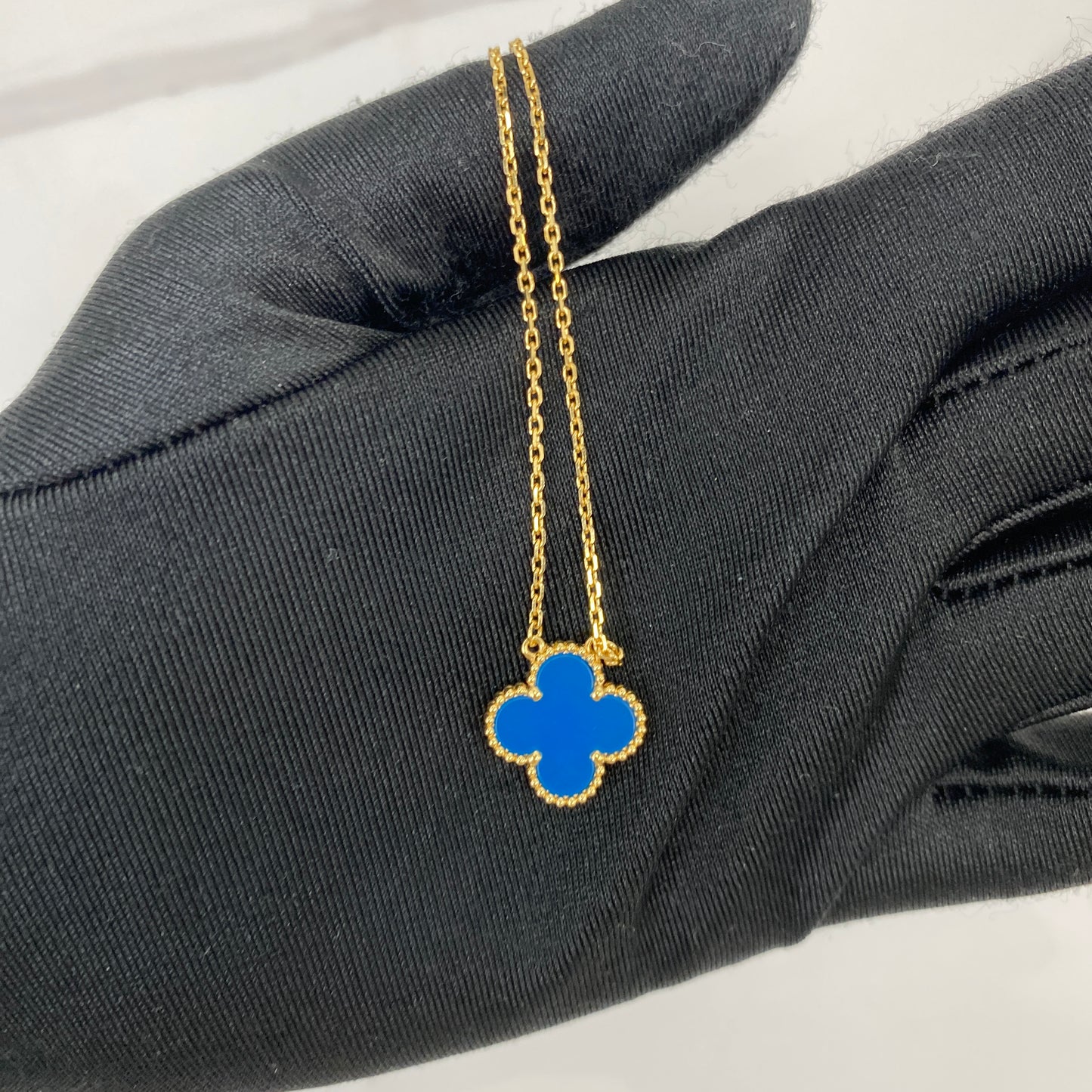 Van Cleef & Arpels Vintage Alhambra Pendant - photo 6