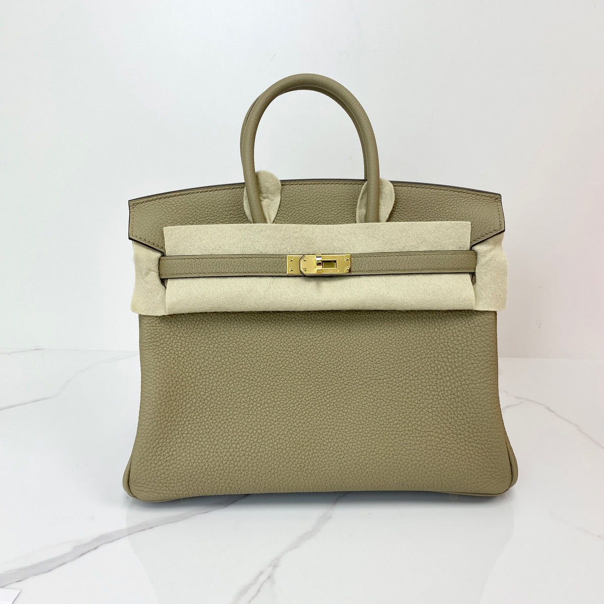 Hermès Birkin 25, Beige Marfa Togo leather, gold hardware — front view