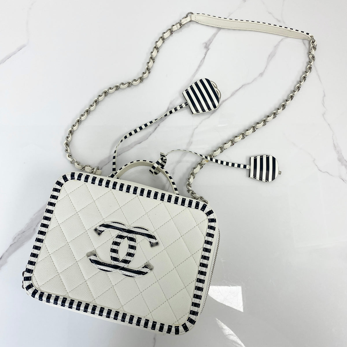 Chanel Filigree Vanity Case - photo 1