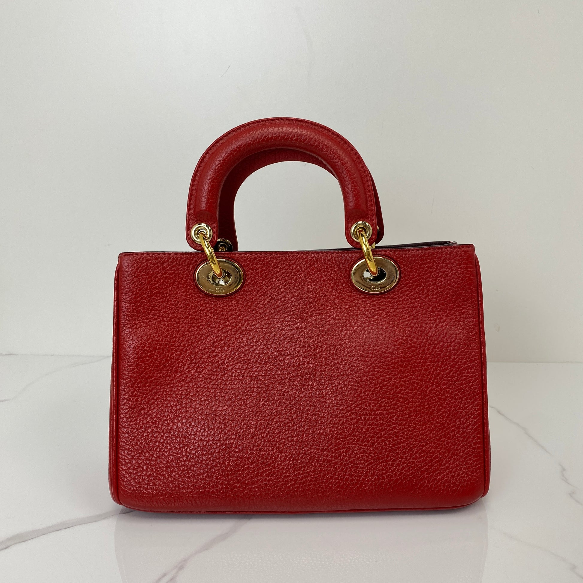 Side profile of the Mini Diorissimo