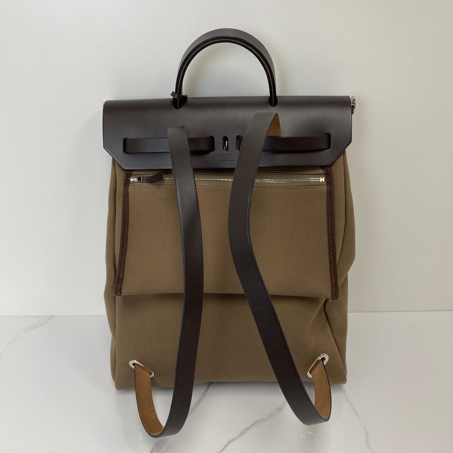 Hermès Herbag A Dos Backpack — lock and key detail