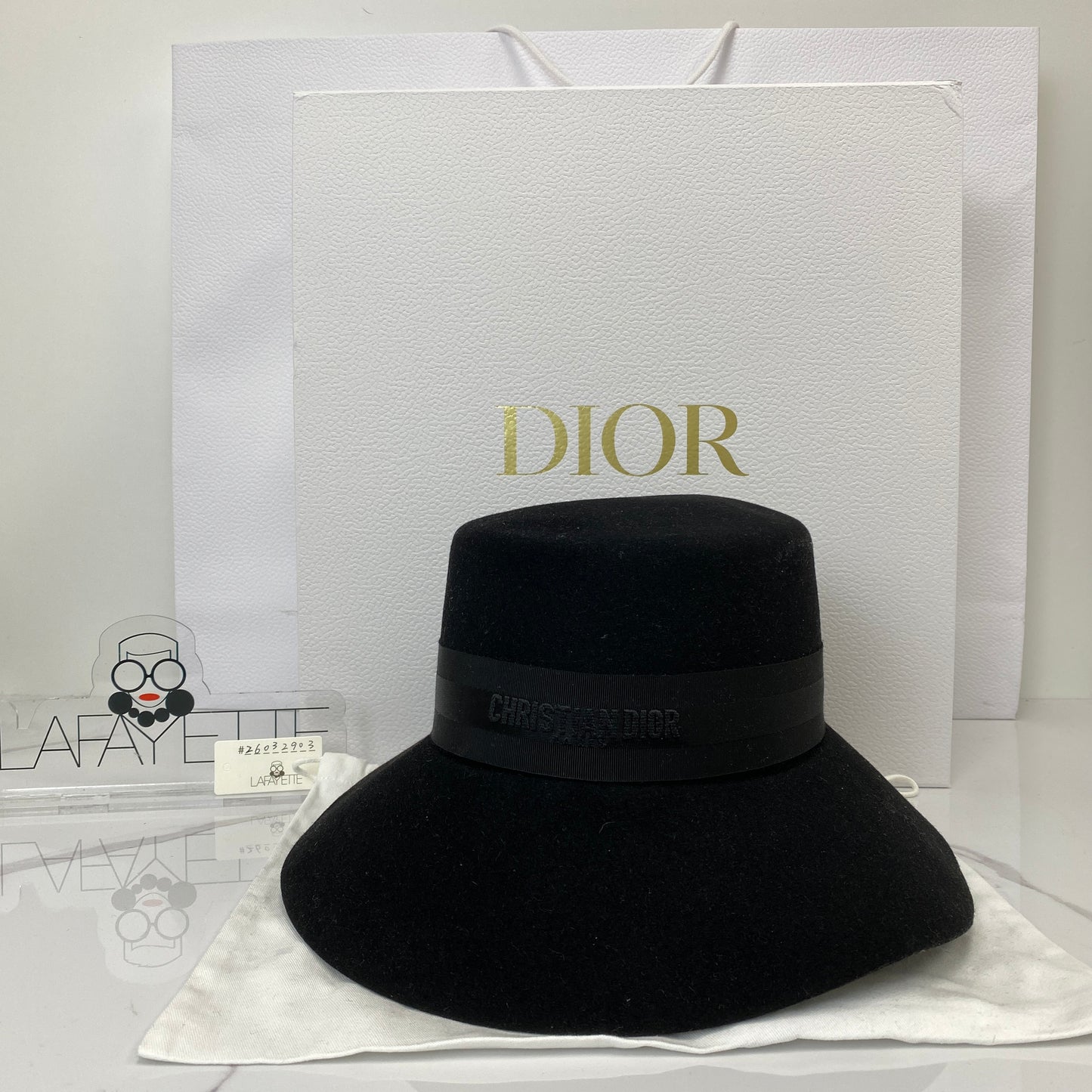 Brim detail of the Christian Dior cloche hat